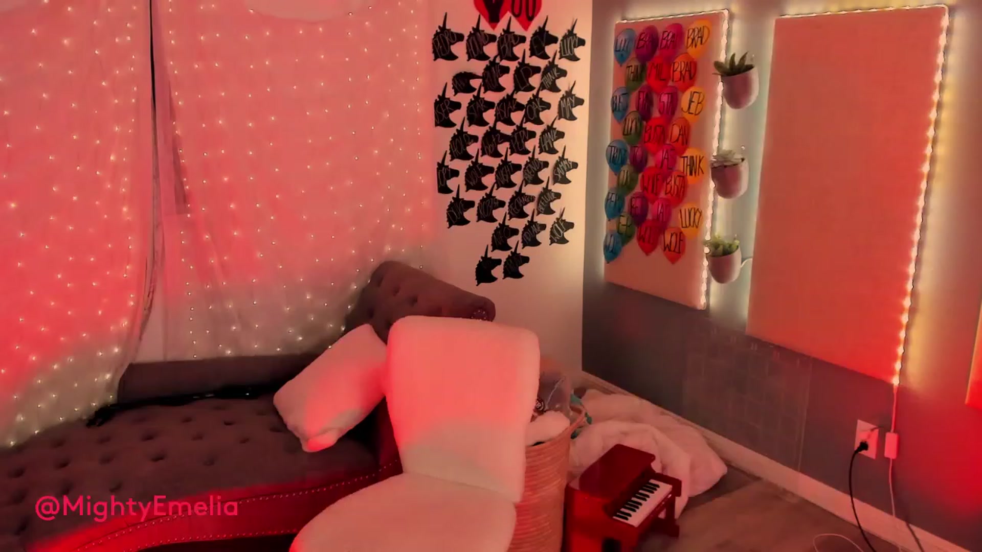 Gallery image thumbnail from MightyEmelia's myfreecams stream on, 03/05/2023, 03:28 image 12 of 20