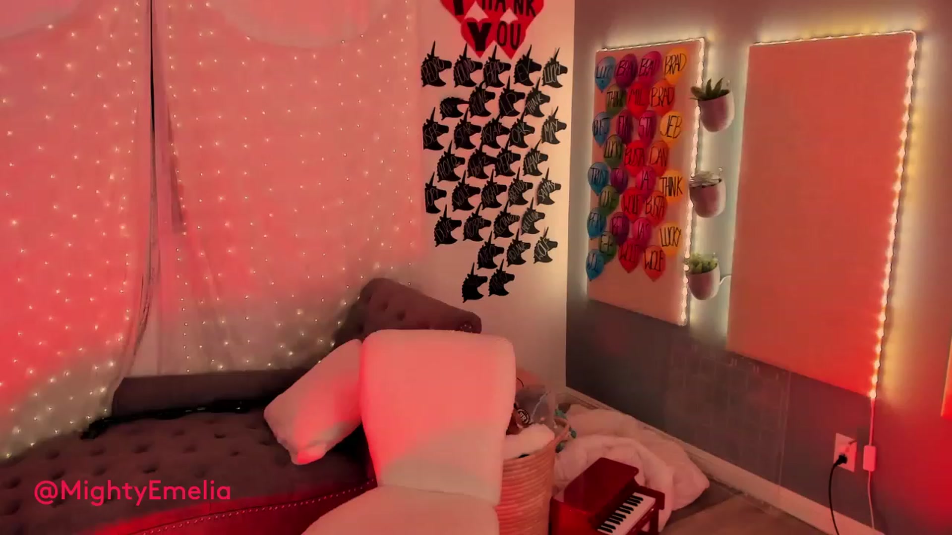 Gallery image thumbnail from MightyEmelia's myfreecams stream on, 03/05/2023, 05:27 image 2 of 20