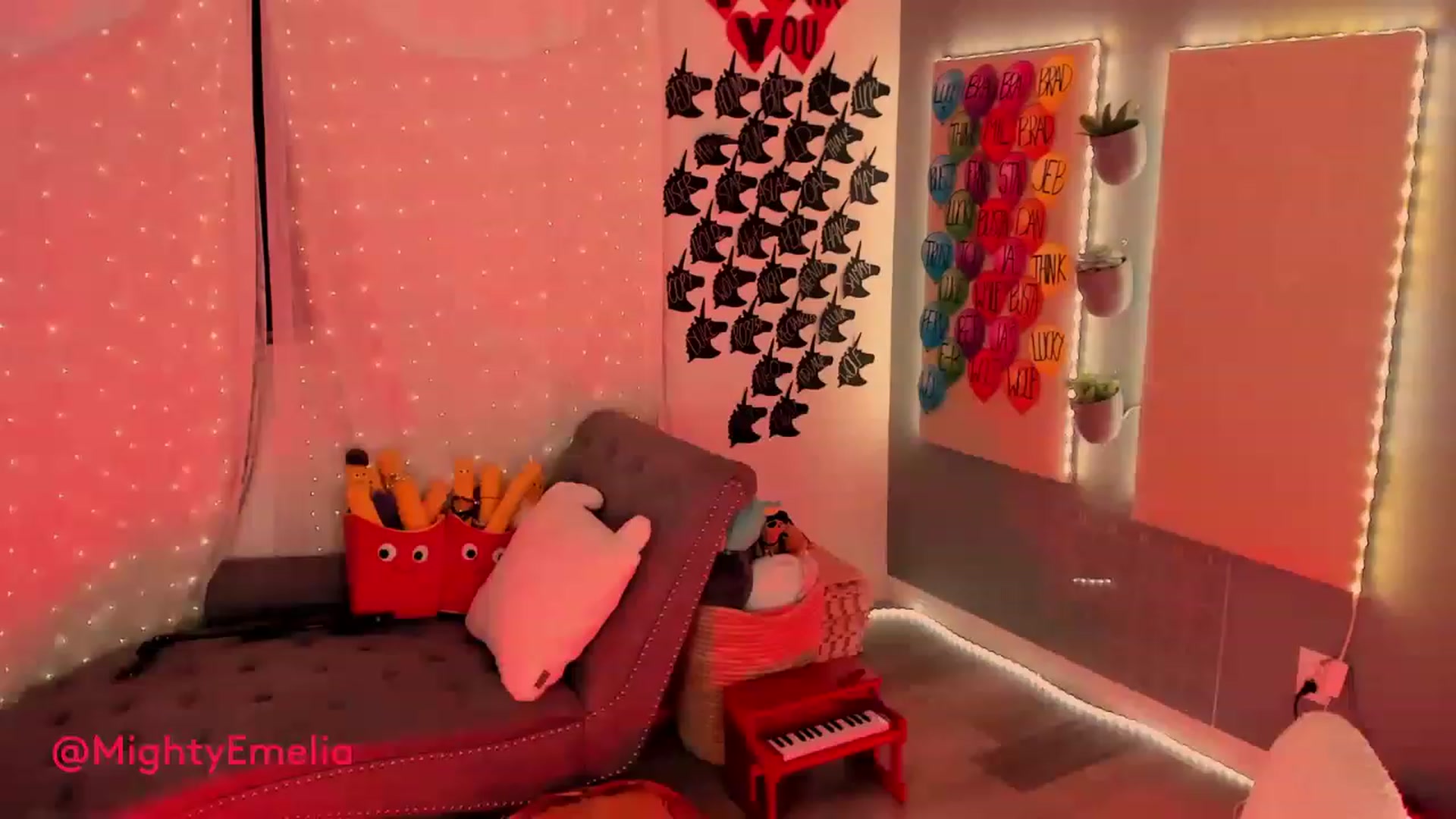 Gallery image thumbnail from MightyEmelia's myfreecams stream on, 03/08/2023, 05:49 image 4 of 20