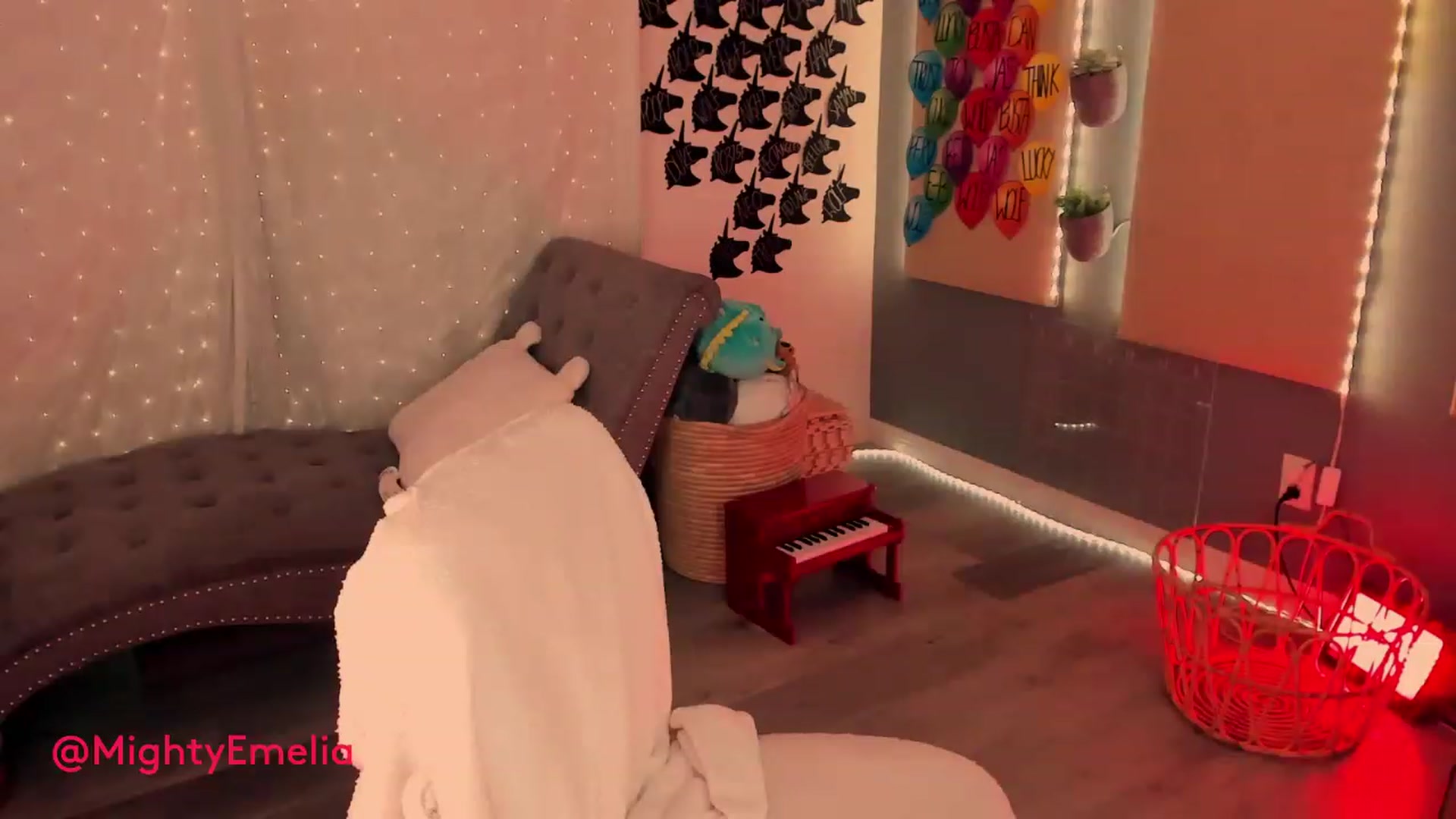 Gallery image thumbnail from MightyEmelia's myfreecams stream on, 03/12/2023, 05:13 image 12 of 20