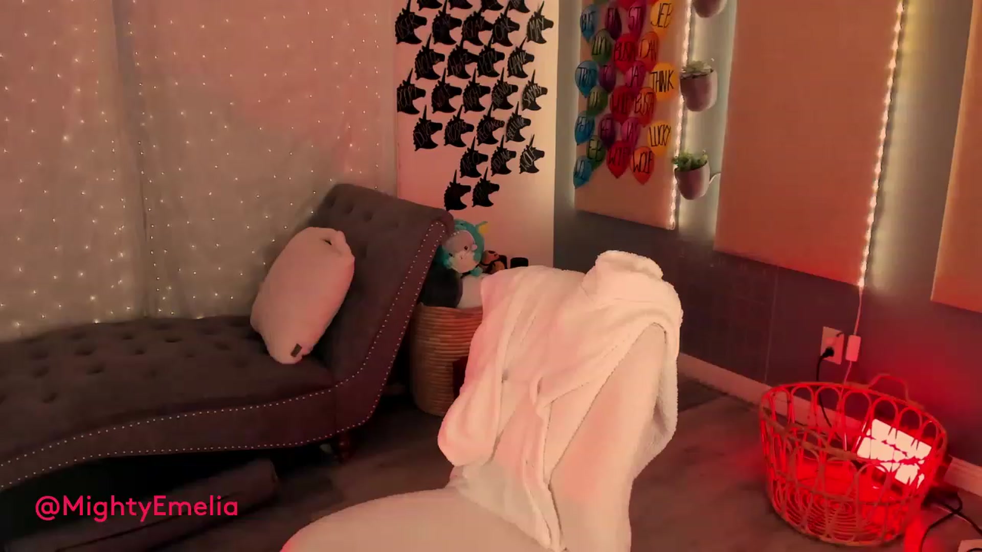Gallery image thumbnail from MightyEmelia's myfreecams stream on, 03/22/2023, 03:09 image 14 of 20