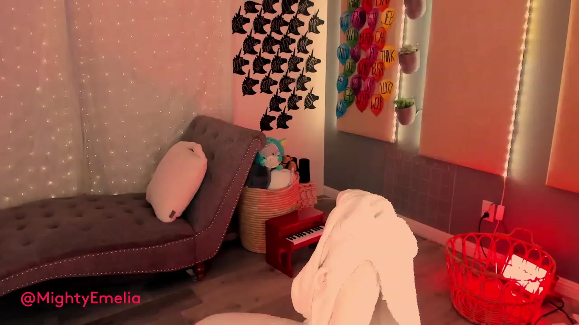 Gallery image thumbnail from MightyEmelia's myfreecams stream on, 03/29/2023, 03:57 image 3 of 20