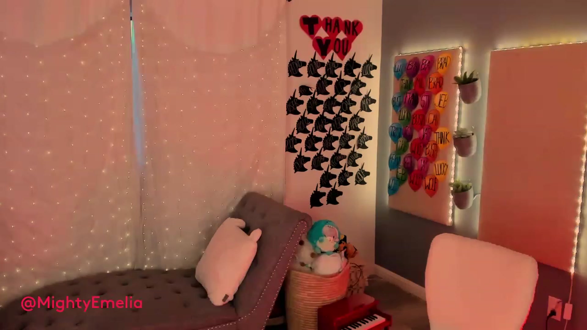 Gallery image thumbnail from MightyEmelia's myfreecams stream on, 04/16/2023, 02:55 image 4 of 20