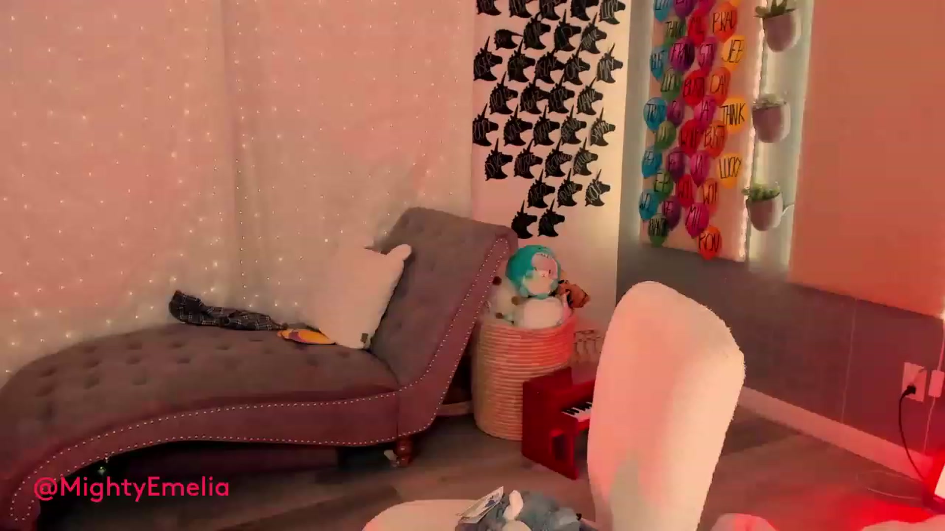 Gallery image thumbnail from MightyEmelia's myfreecams stream on, 04/26/2023, 04:21 image 8 of 20