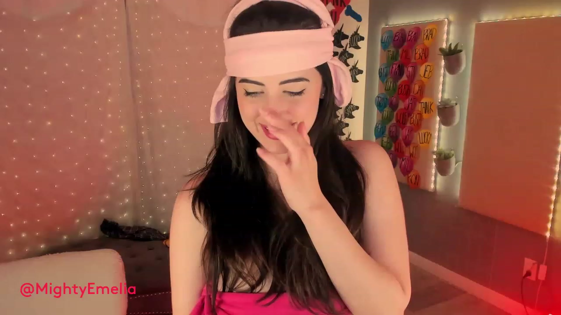 Gallery image thumbnail from MightyEmelia's myfreecams stream on, 04/26/2023, 05:17 image 2 of 20