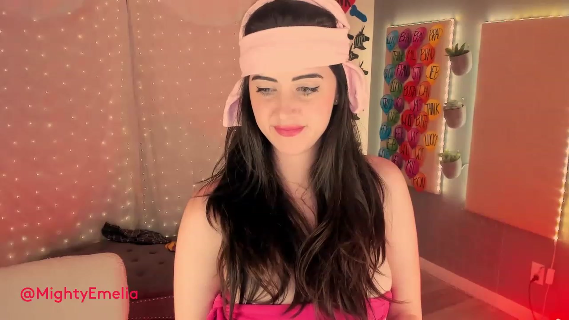 Gallery image thumbnail from MightyEmelia's myfreecams stream on, 04/26/2023, 05:17 image 3 of 20
