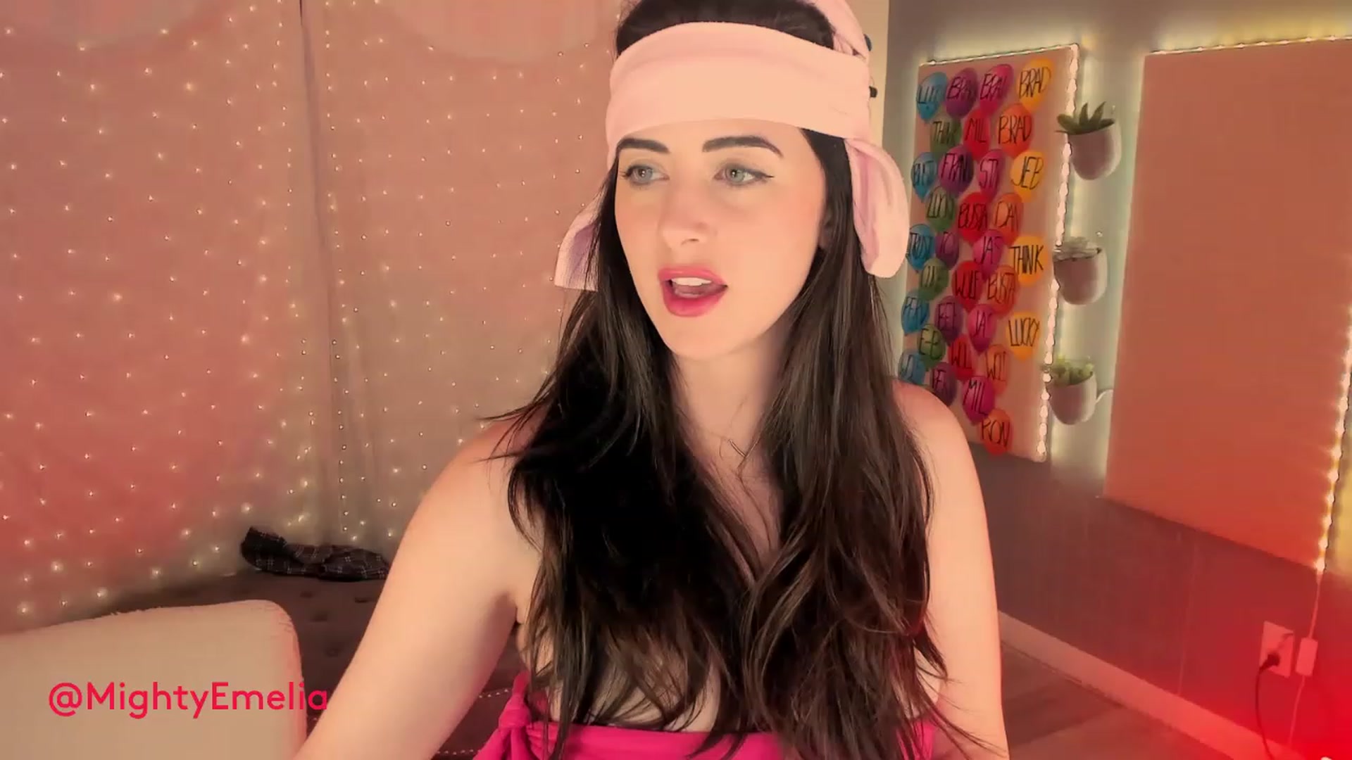 Gallery image thumbnail from MightyEmelia's myfreecams stream on, 04/26/2023, 05:17 image 1 of 20