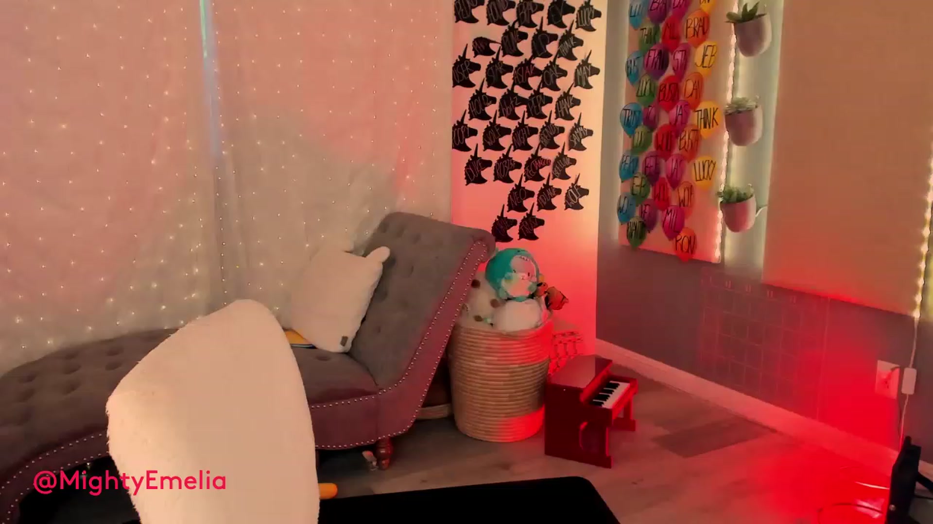 Gallery image thumbnail from MightyEmelia's myfreecams stream on, 05/05/2023, 04:04 image 3 of 20