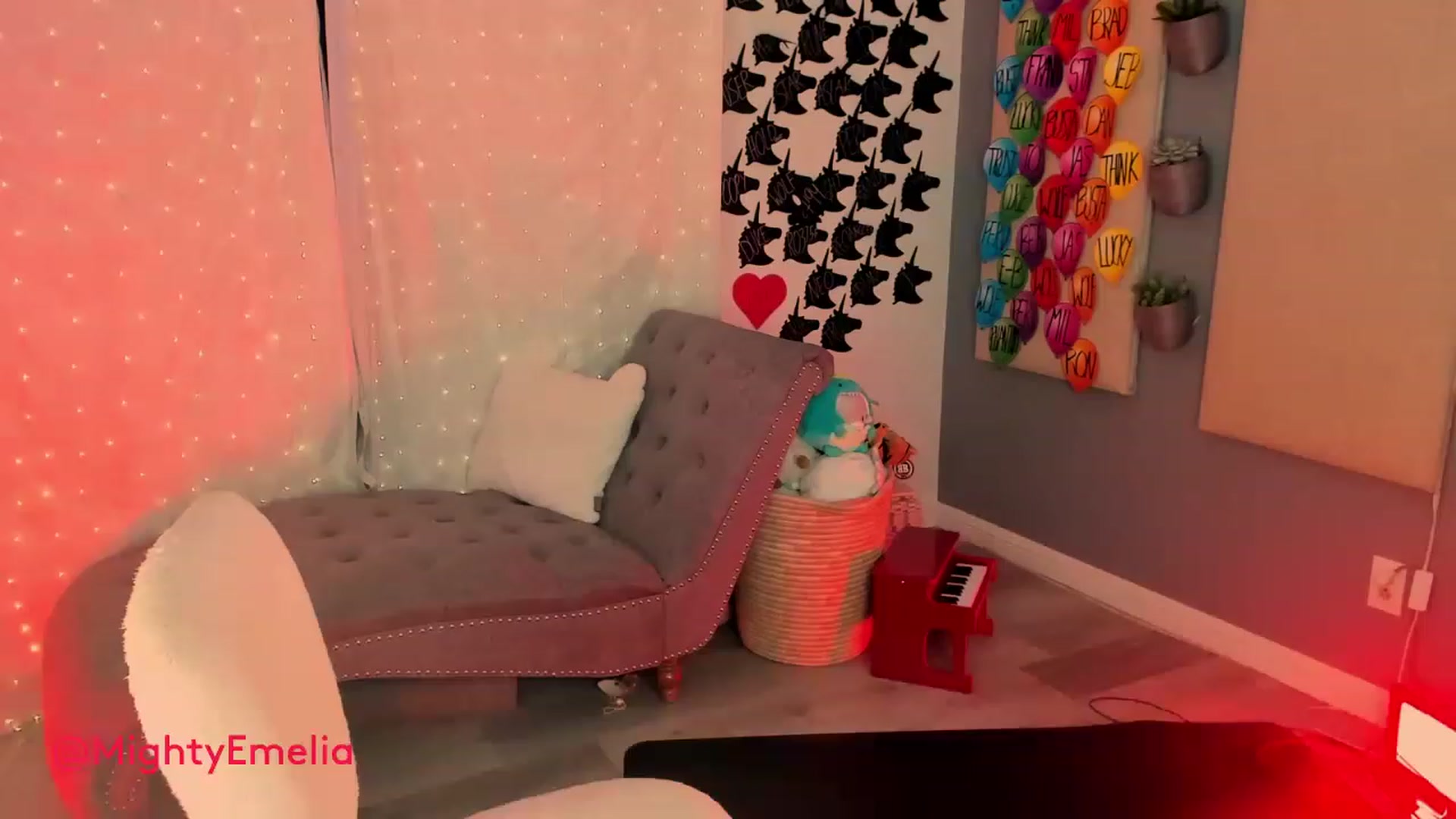 Gallery image thumbnail from MightyEmelia's myfreecams stream on, 06/06/2023, 04:30 image 3 of 20