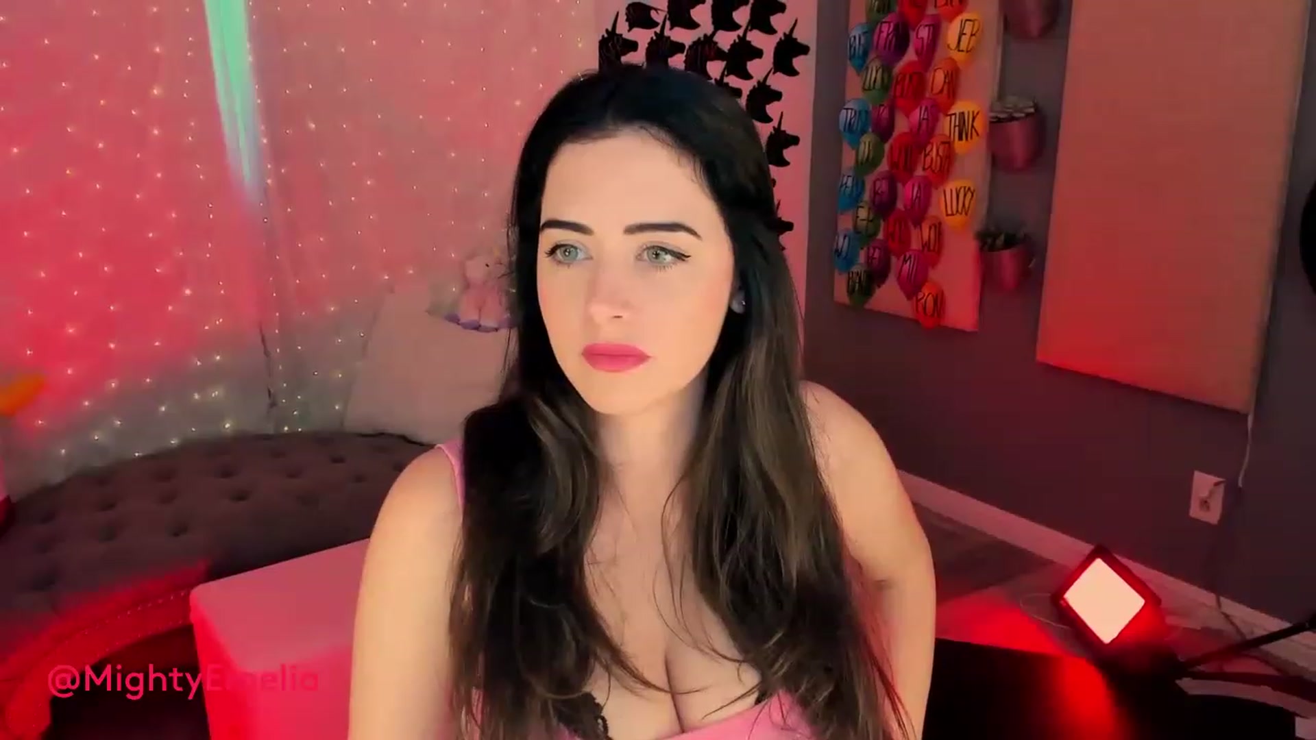 Gallery image thumbnail from MightyEmelia's myfreecams stream on, 06/20/2023, 01:57 image 10 of 20