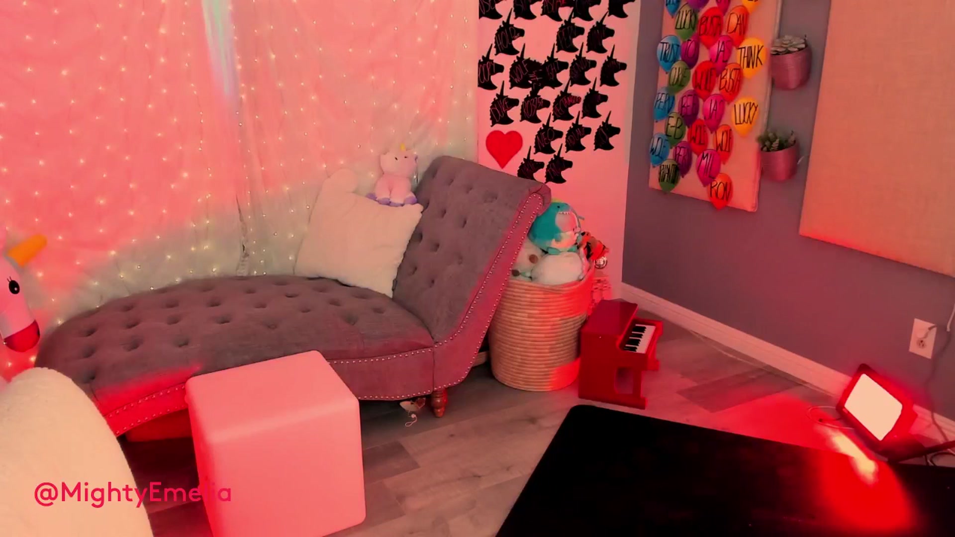 Gallery image thumbnail from MightyEmelia's myfreecams stream on, 06/23/2023, 02:50 image 15 of 20