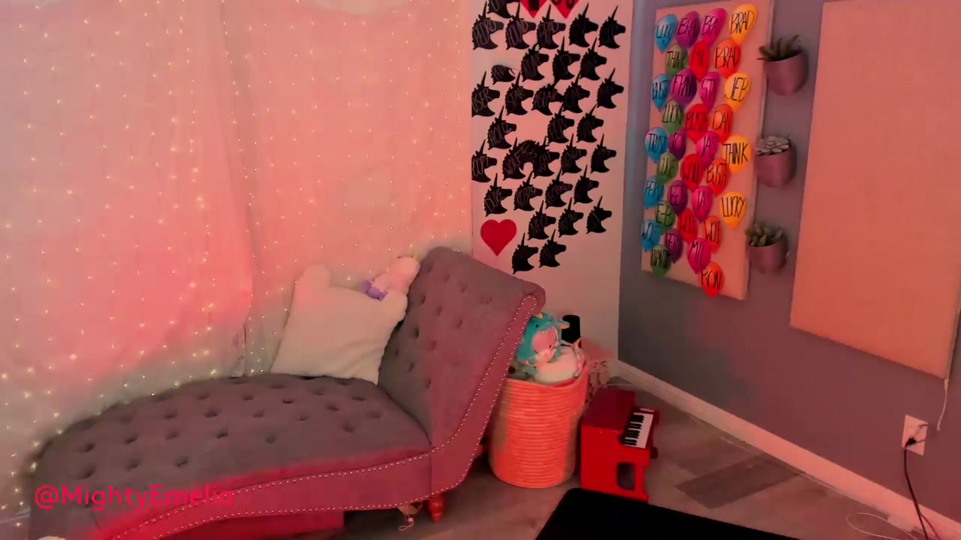 Gallery image thumbnail from MightyEmelia's myfreecams stream on, 07/12/2023, 24:40 image 11 of 20