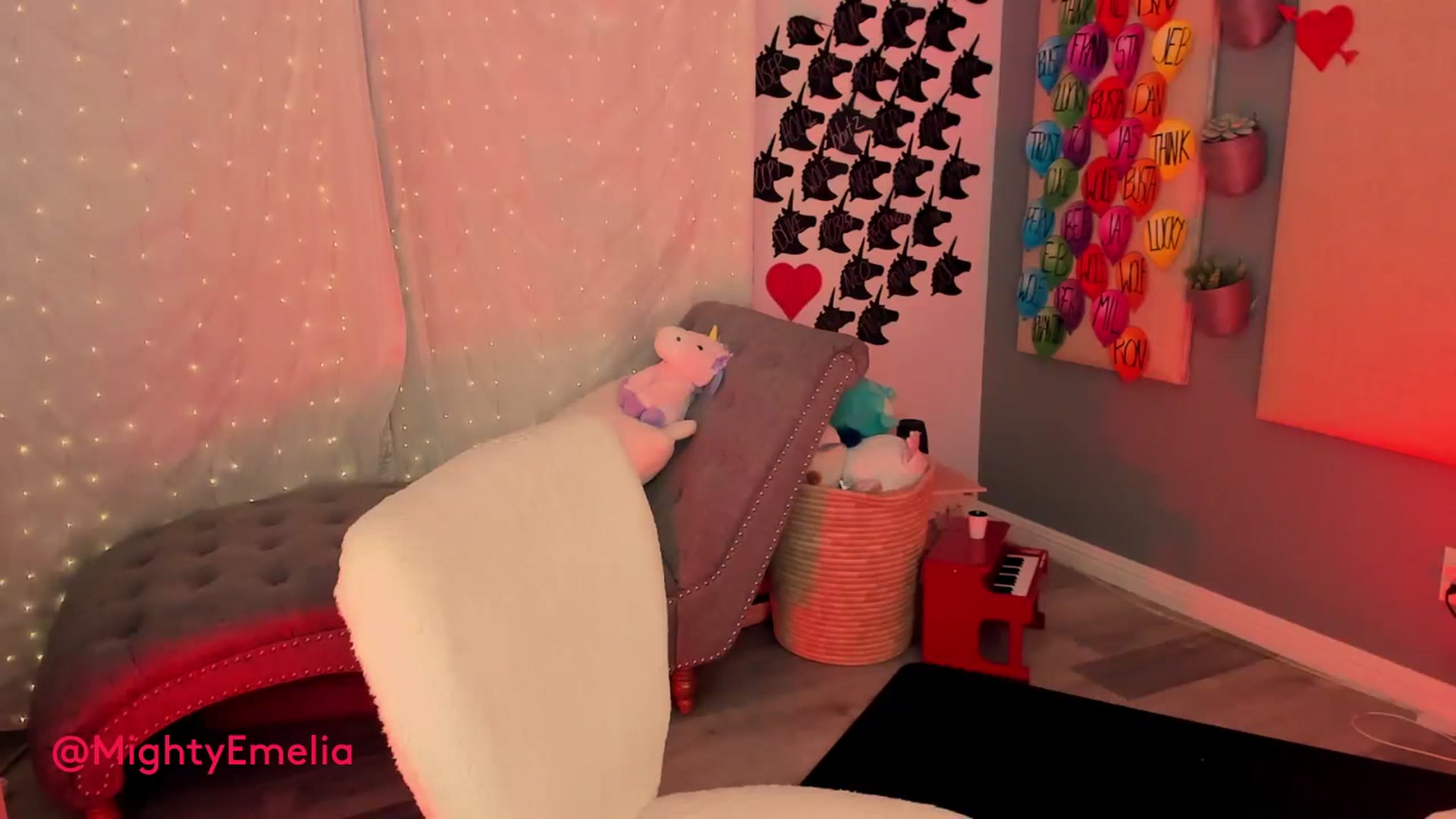 Gallery image thumbnail from MightyEmelia's myfreecams stream on, 07/21/2023, 04:03 image 13 of 20
