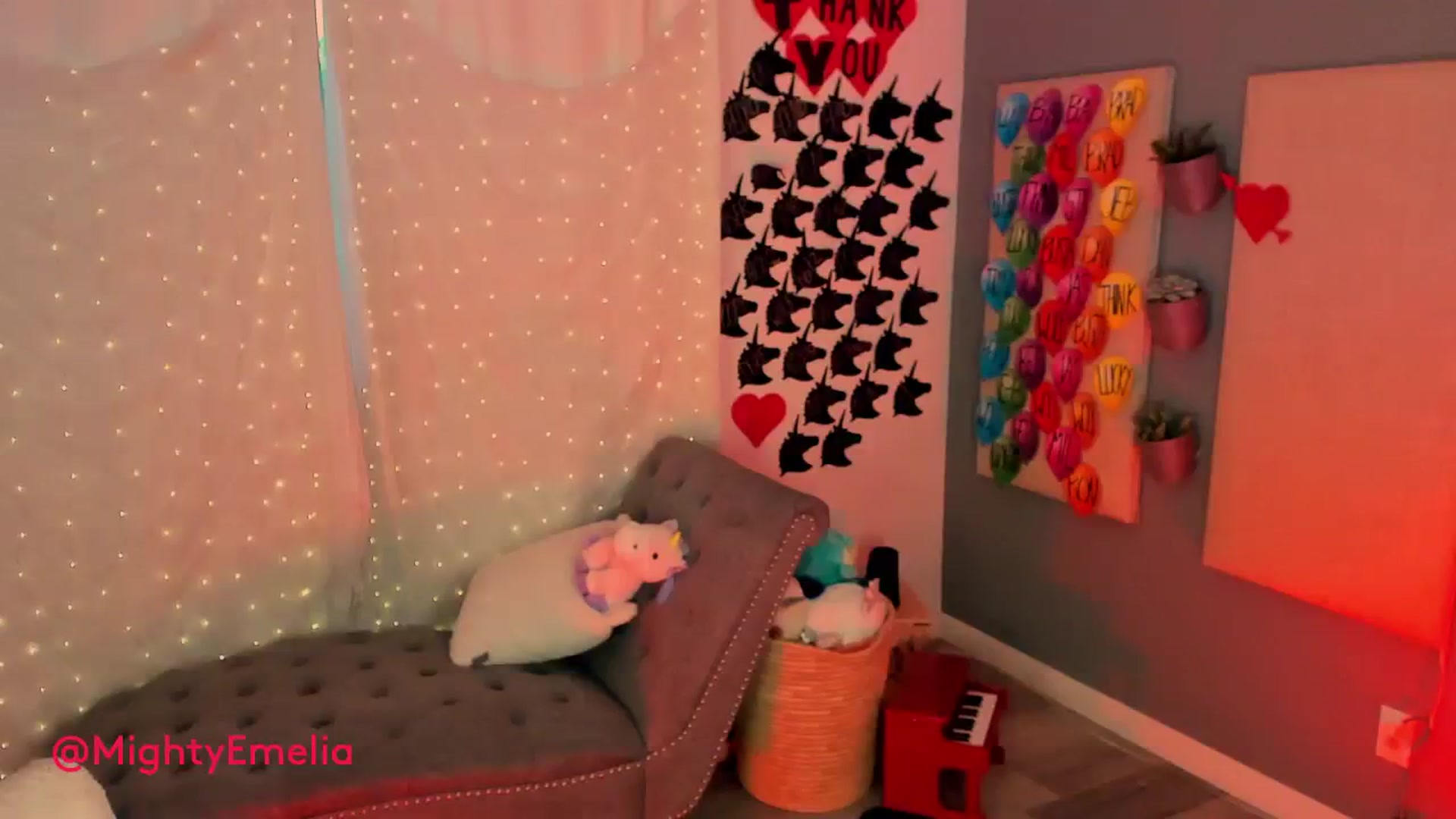 Gallery image thumbnail from MightyEmelia's myfreecams stream on, 08/01/2023, 03:21 image 4 of 20