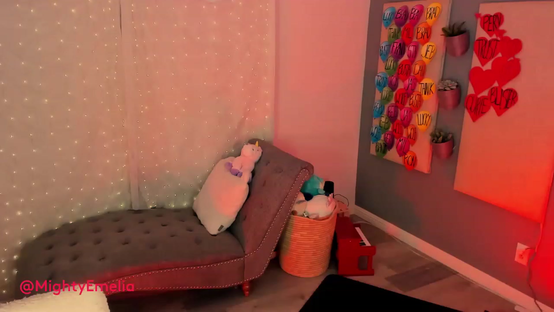 Gallery image thumbnail from MightyEmelia's myfreecams stream on, 08/10/2023, 04:11 image 10 of 20