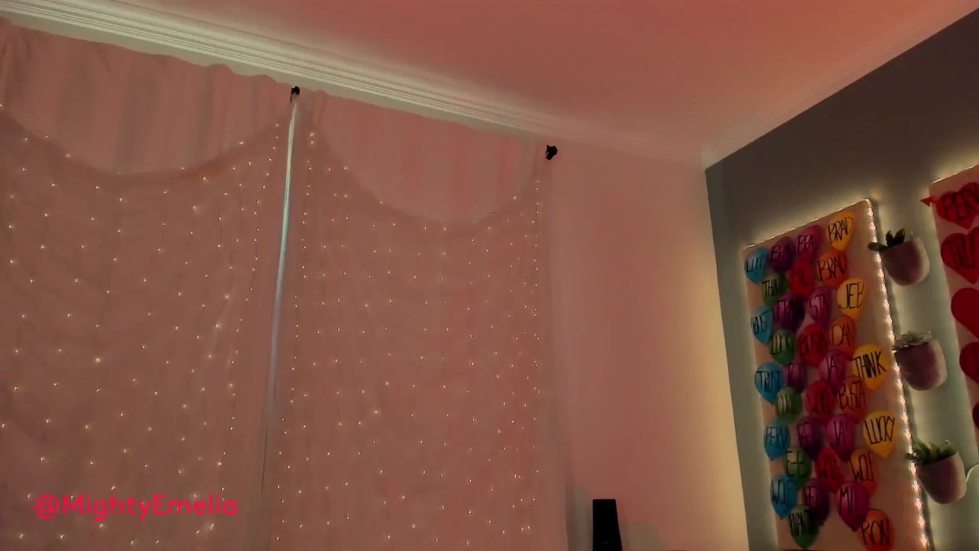 Gallery image thumbnail from MightyEmelia's myfreecams stream on, 08/31/2023, 02:07 image 12 of 20