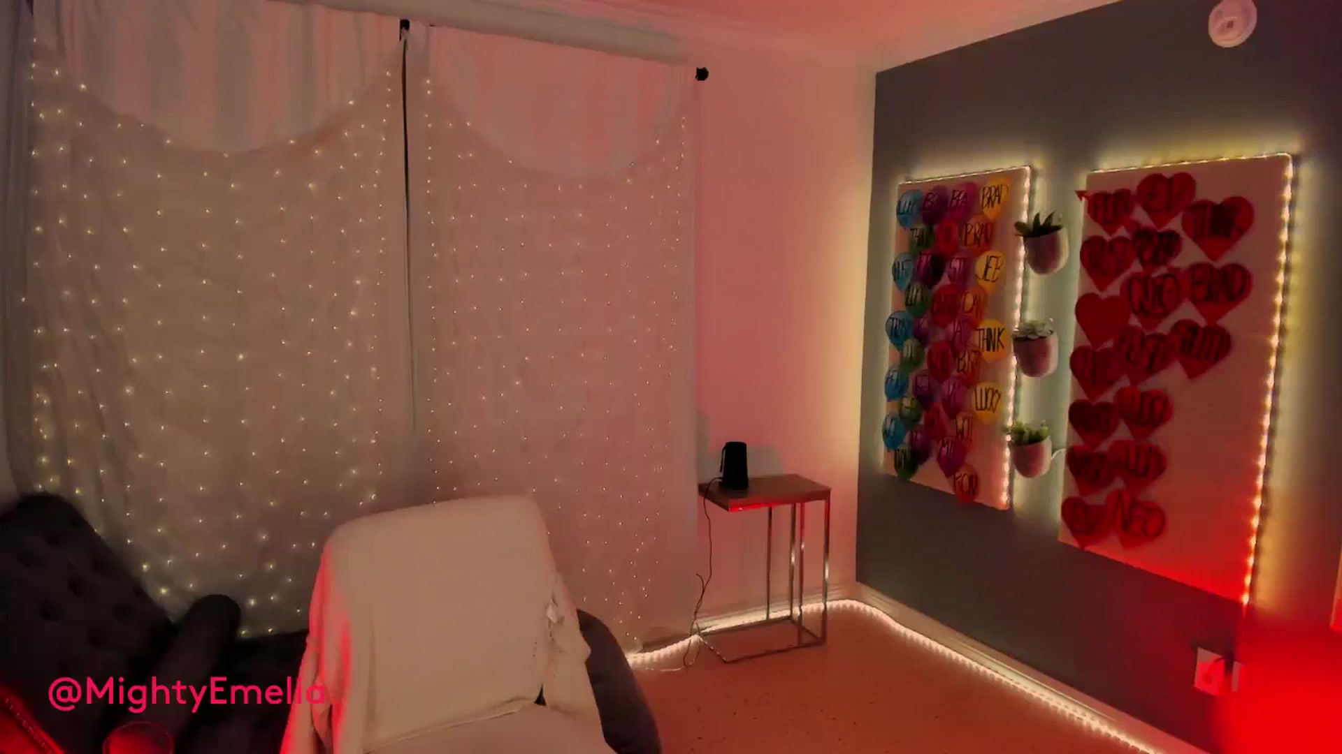 Gallery image thumbnail from MightyEmelia's myfreecams stream on, 09/13/2023, 04:19 image 10 of 20