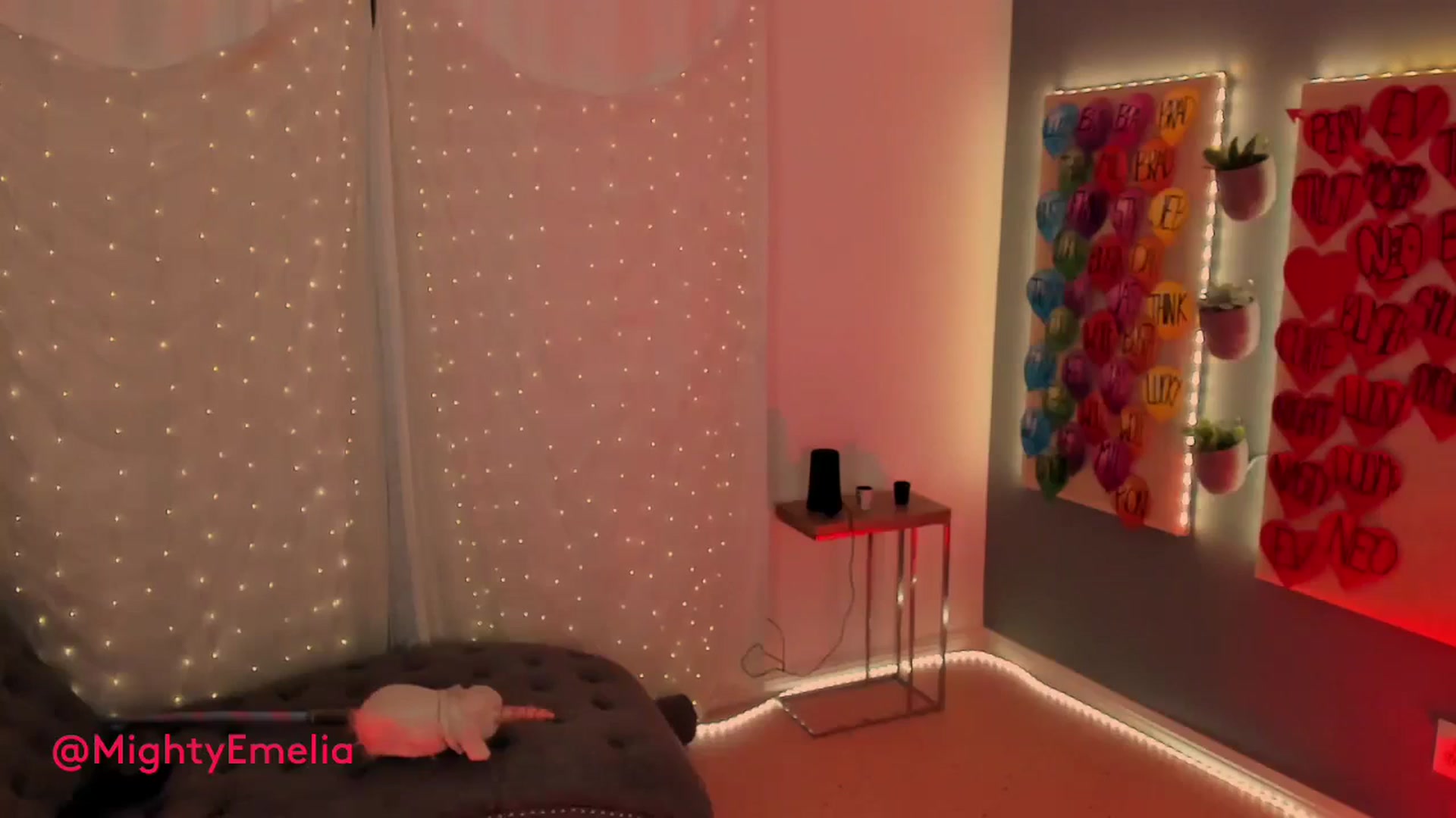 Gallery image thumbnail from MightyEmelia's myfreecams stream on, 09/21/2023, 03:37 image 18 of 20