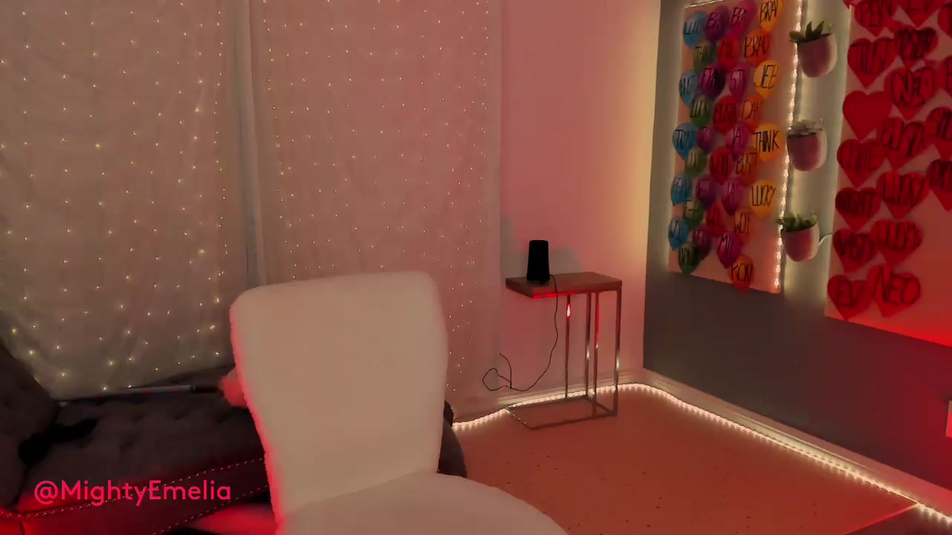 Gallery image thumbnail from MightyEmelia's myfreecams stream on, 09/21/2023, 03:37 image 10 of 20