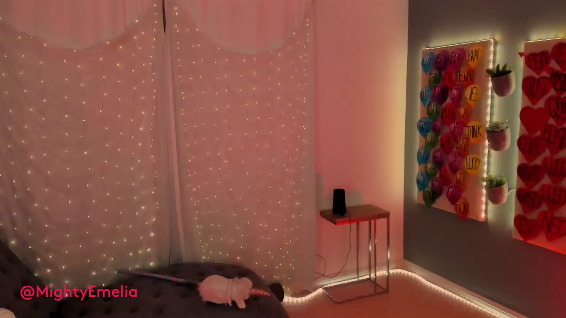 Gallery image thumbnail from MightyEmelia's myfreecams stream on, 09/24/2023, 05:18 image 9 of 20