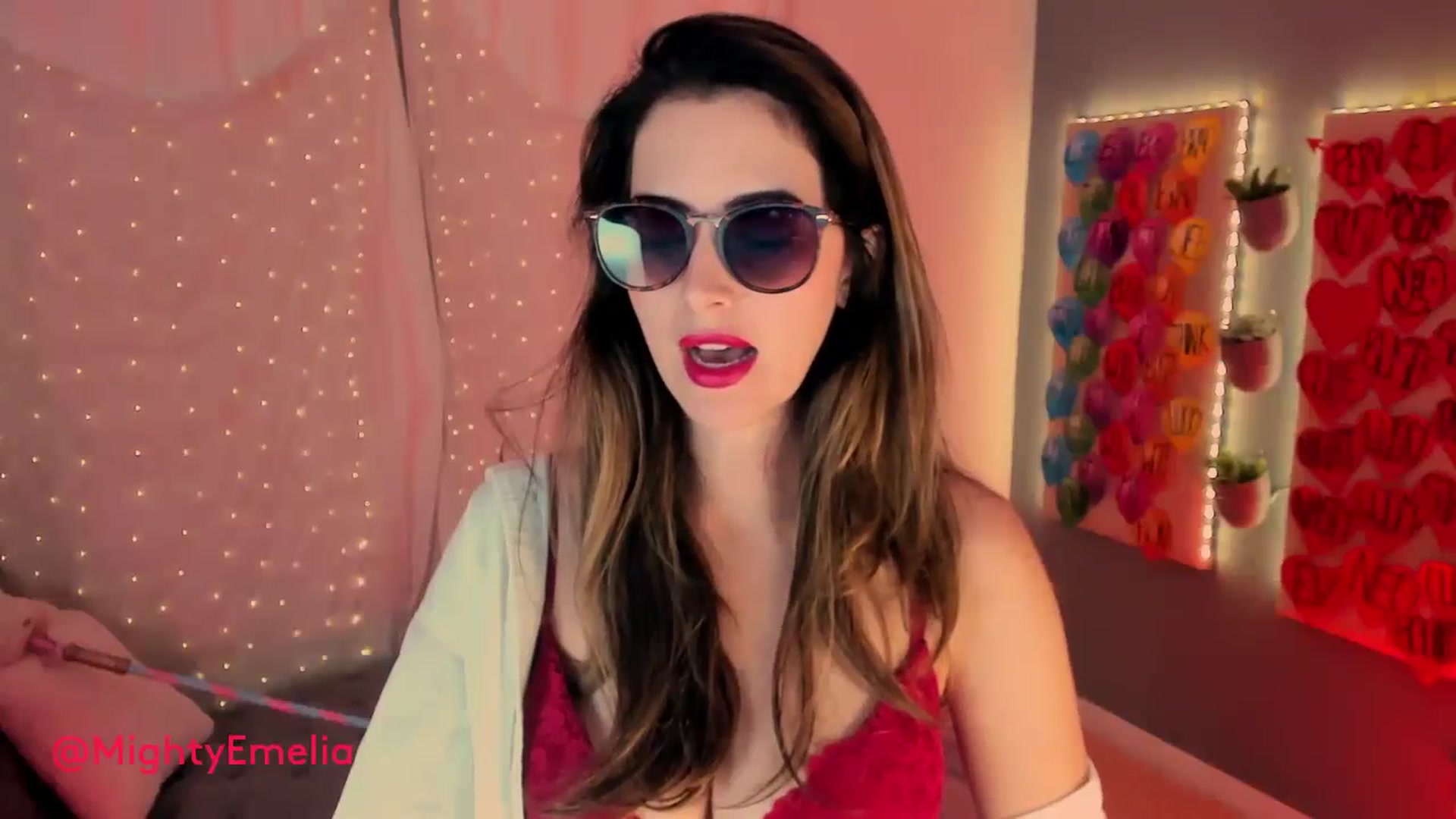 Gallery image thumbnail from MightyEmelia's myfreecams stream on, 10/13/2023, 03:09 image 12 of 20