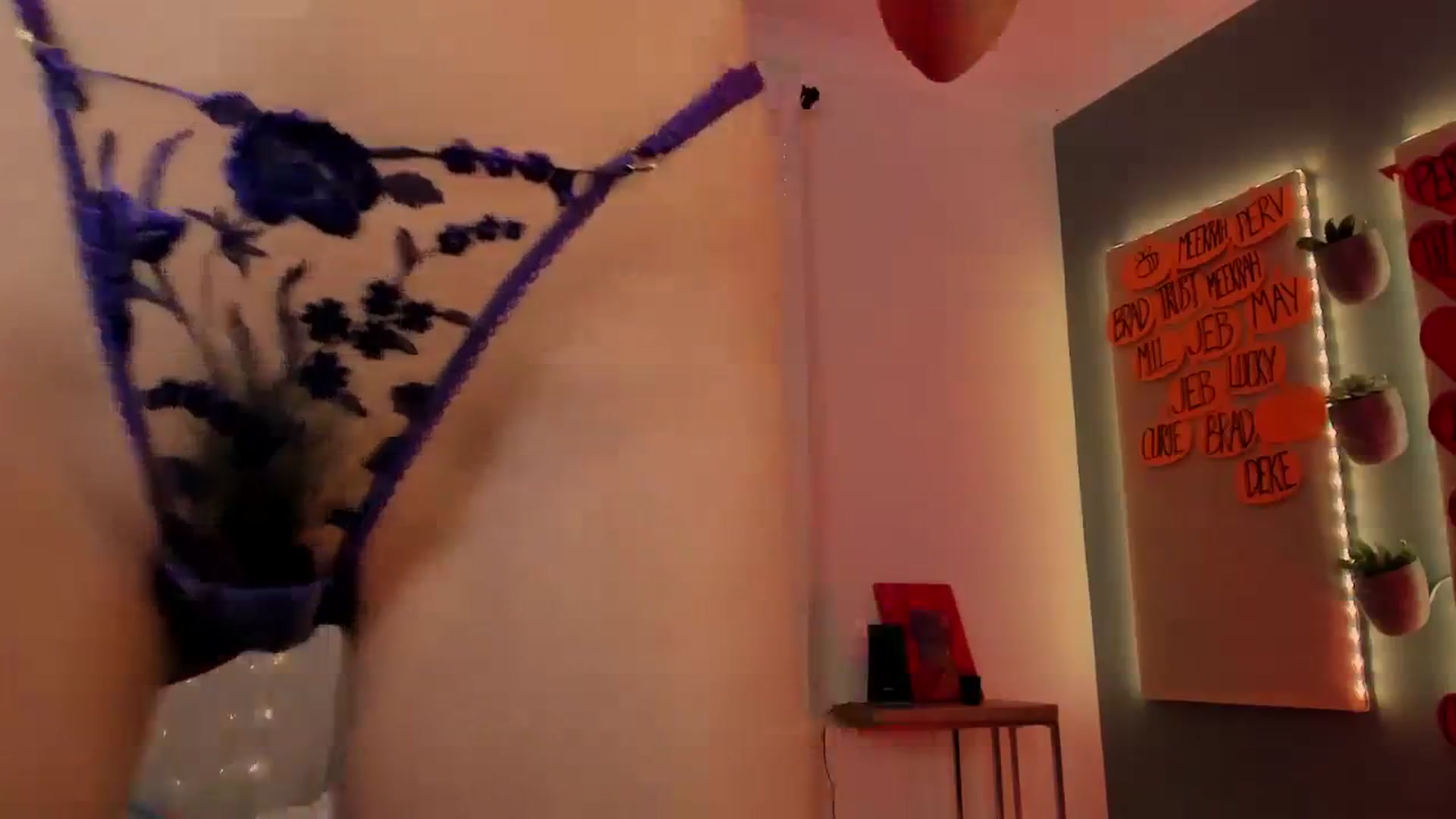 Gallery image thumbnail from MightyEmelia's myfreecams stream on, 10/29/2023, 03:06 image 13 of 20