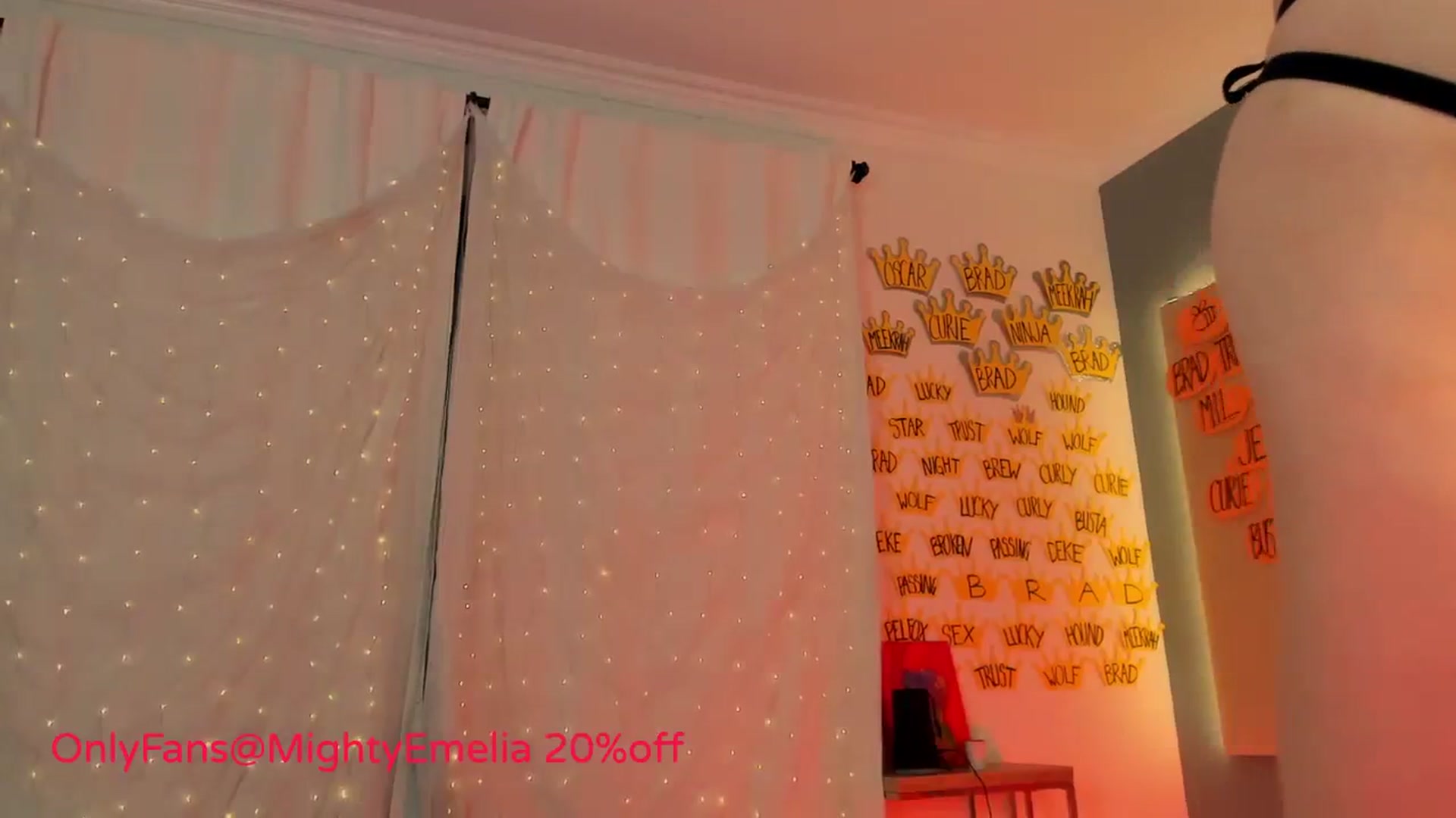 Gallery image thumbnail from MightyEmelia's myfreecams stream on, 11/26/2023, 04:08 image 12 of 20