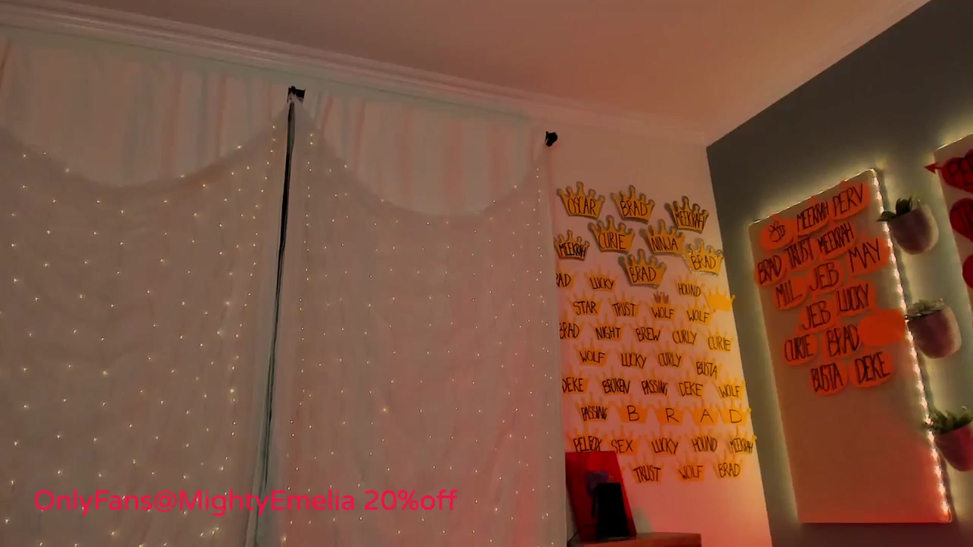 Gallery image thumbnail from MightyEmelia's myfreecams stream on, 12/01/2023, 03:30 image 14 of 20