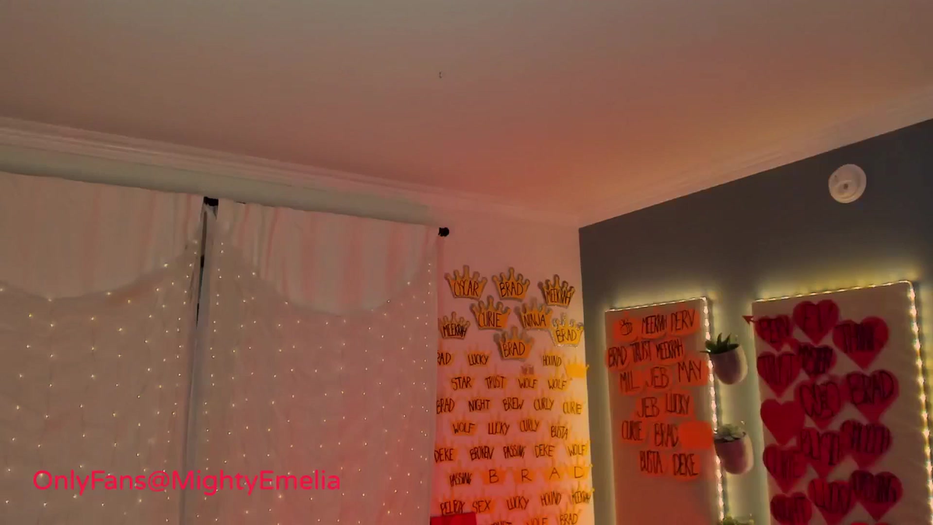 Gallery image thumbnail from MightyEmelia's myfreecams stream on, 12/06/2023, 02:30 image 4 of 20