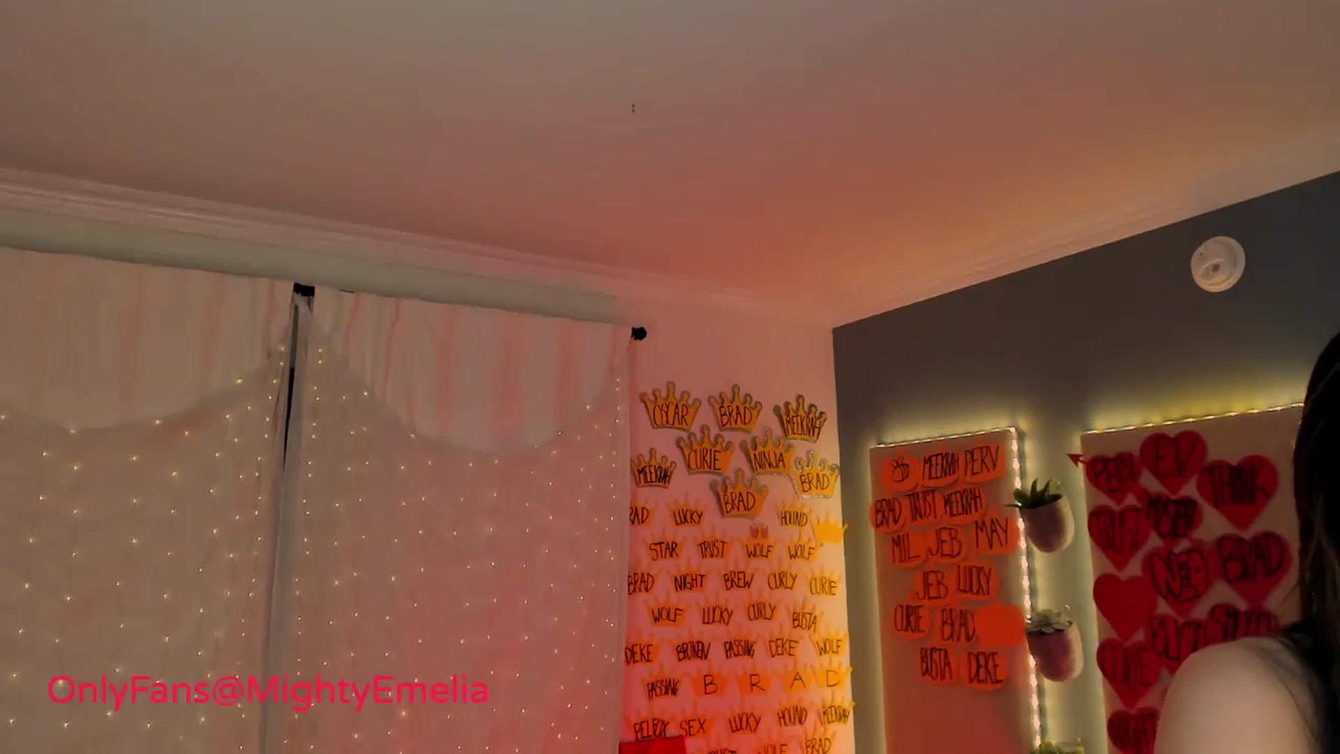 Gallery image thumbnail from MightyEmelia's myfreecams stream on, 12/06/2023, 02:30 image 5 of 20