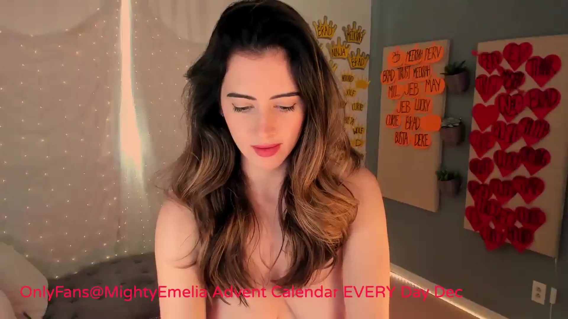 Gallery image thumbnail from MightyEmelia's myfreecams stream on, 12/09/2023, 24:20 image 11 of 20