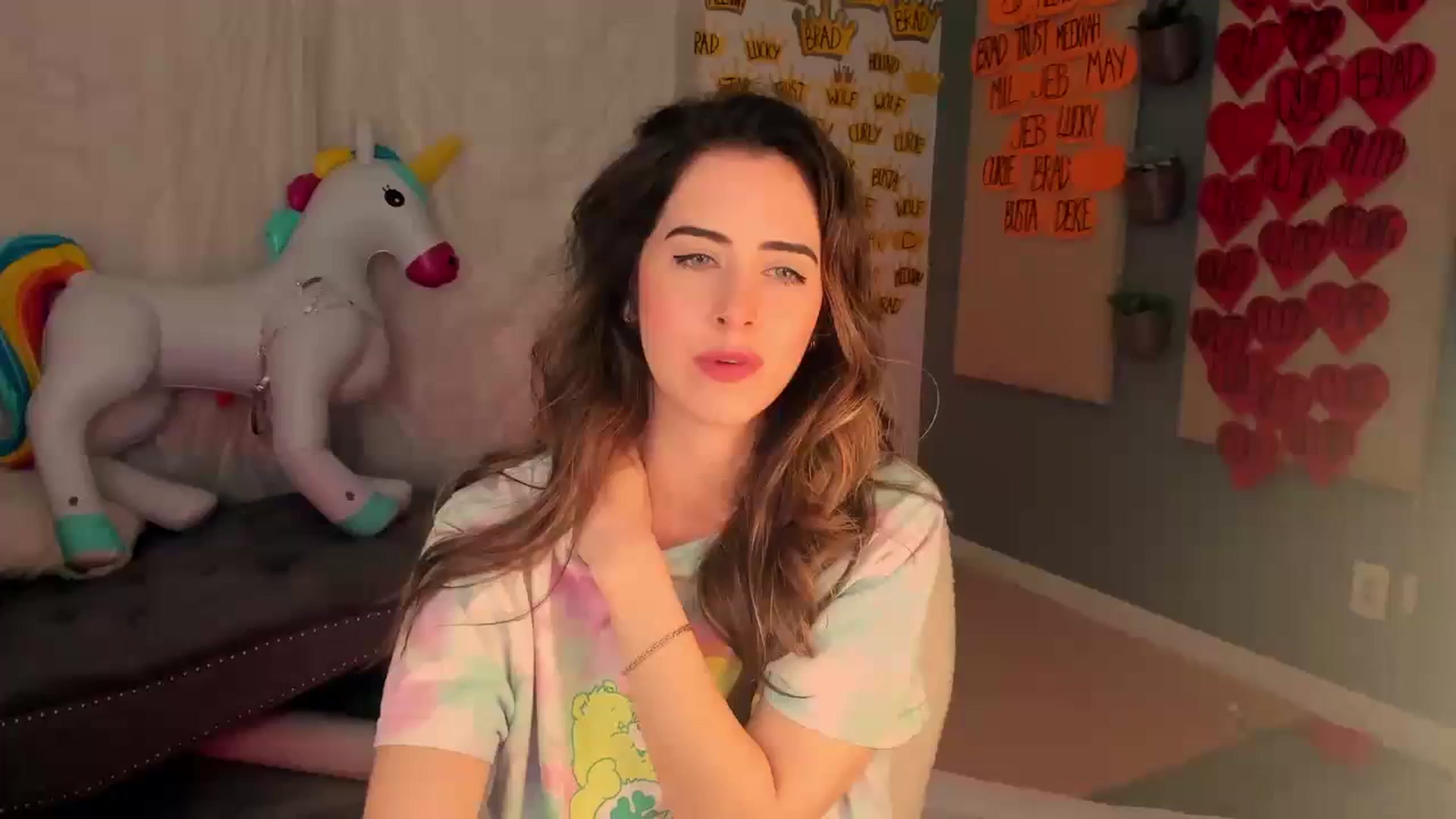 Gallery image thumbnail from MightyEmelia's myfreecams stream on, 12/20/2023, 02:36 image 1 of 20