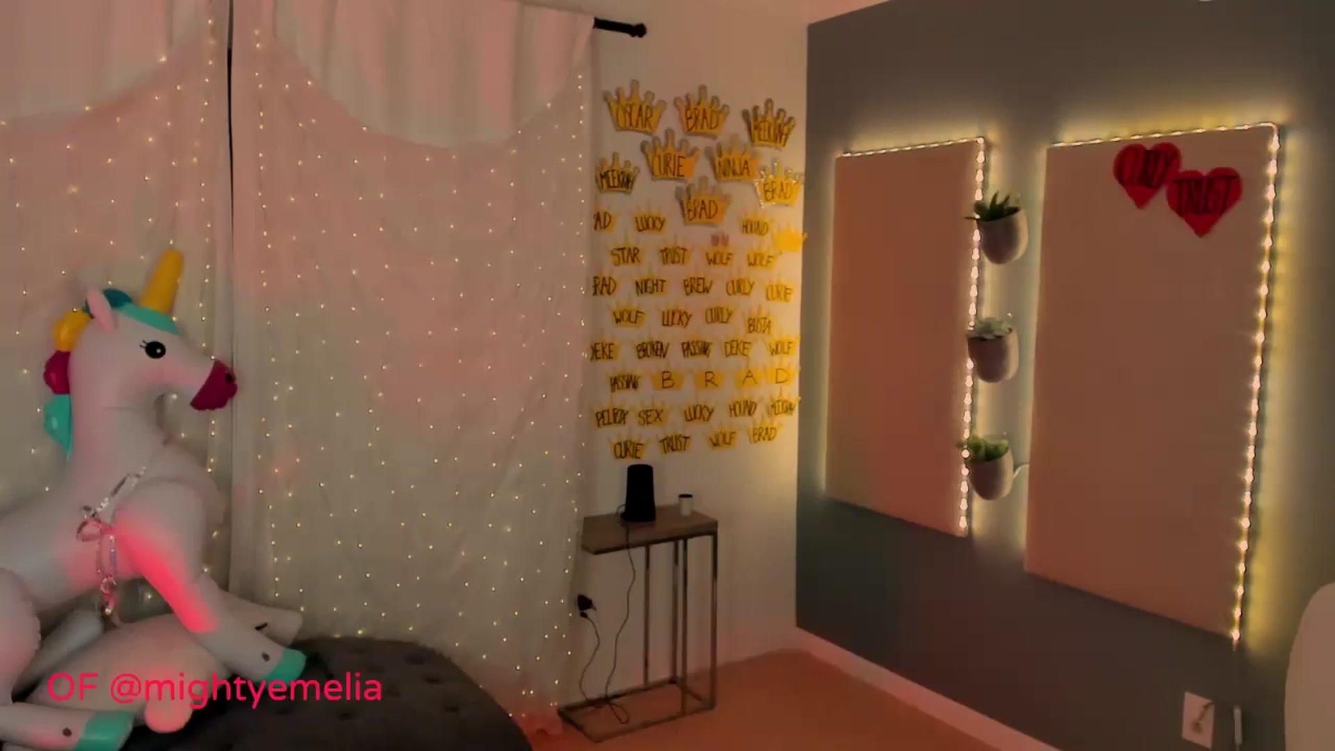 Gallery image thumbnail from MightyEmelia's myfreecams stream on, 01/24/2024, 04:41 image 15 of 20