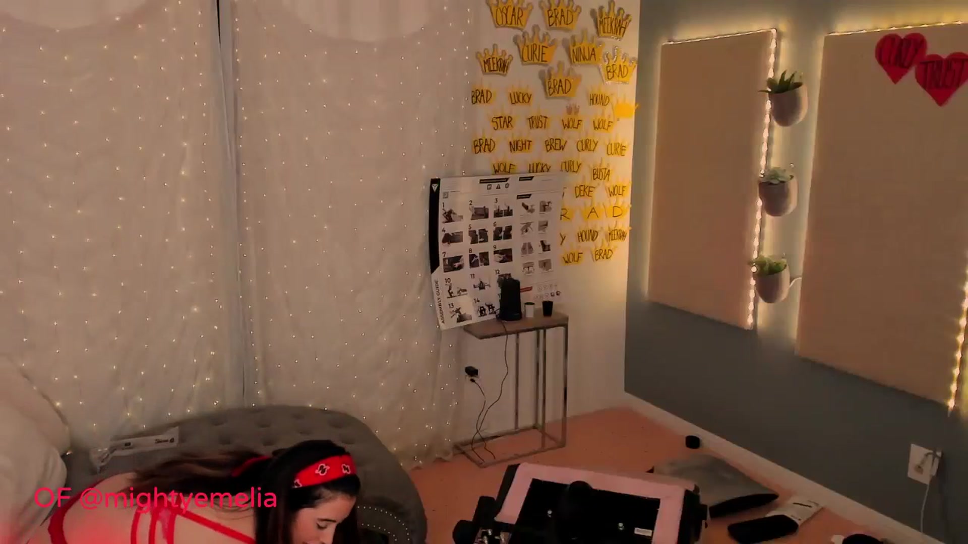 Gallery image thumbnail from MightyEmelia's myfreecams stream on, 01/31/2024, 05:43 image 12 of 20