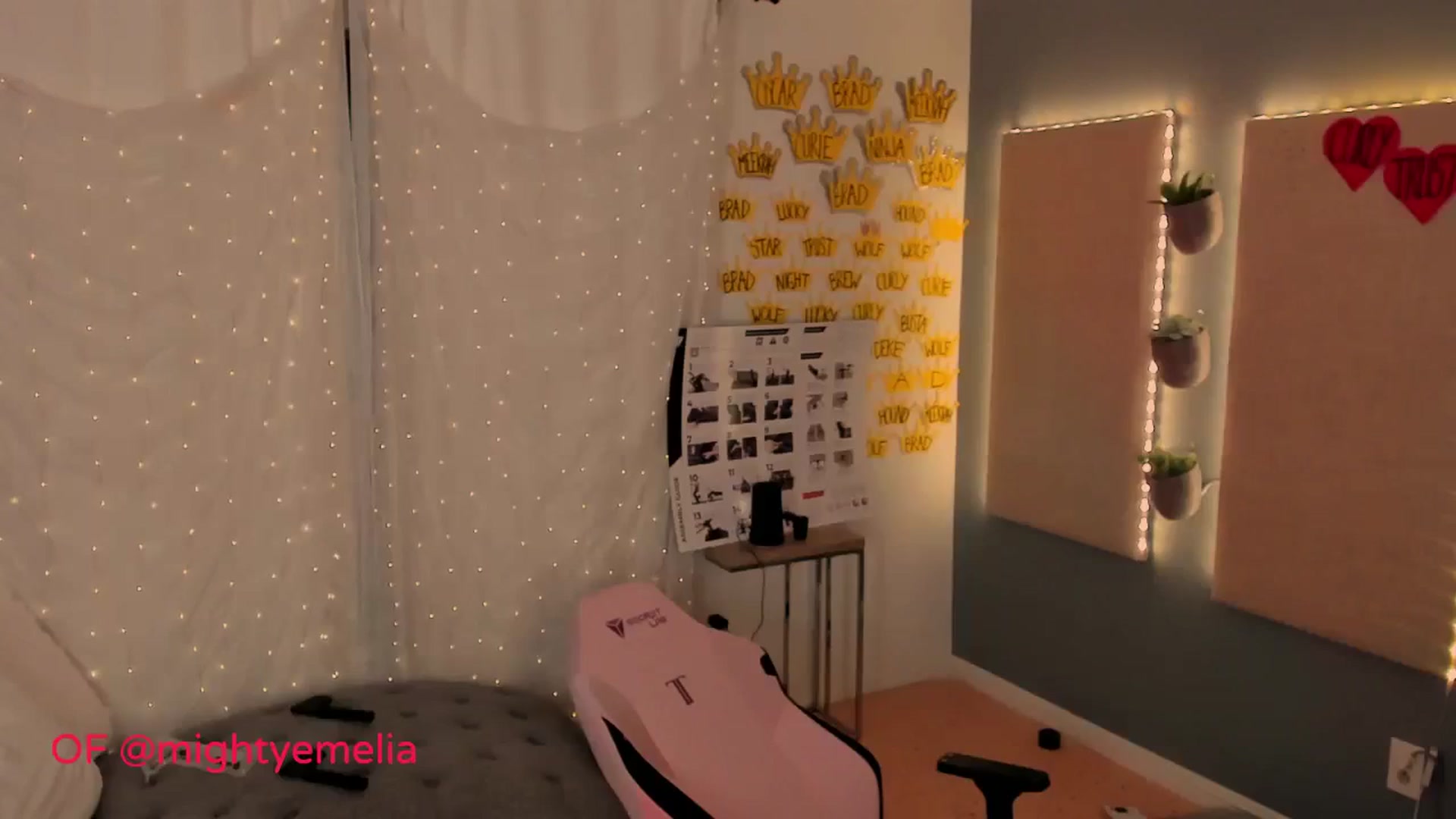 Gallery image thumbnail from MightyEmelia's myfreecams stream on, 01/31/2024, 05:43 image 6 of 20
