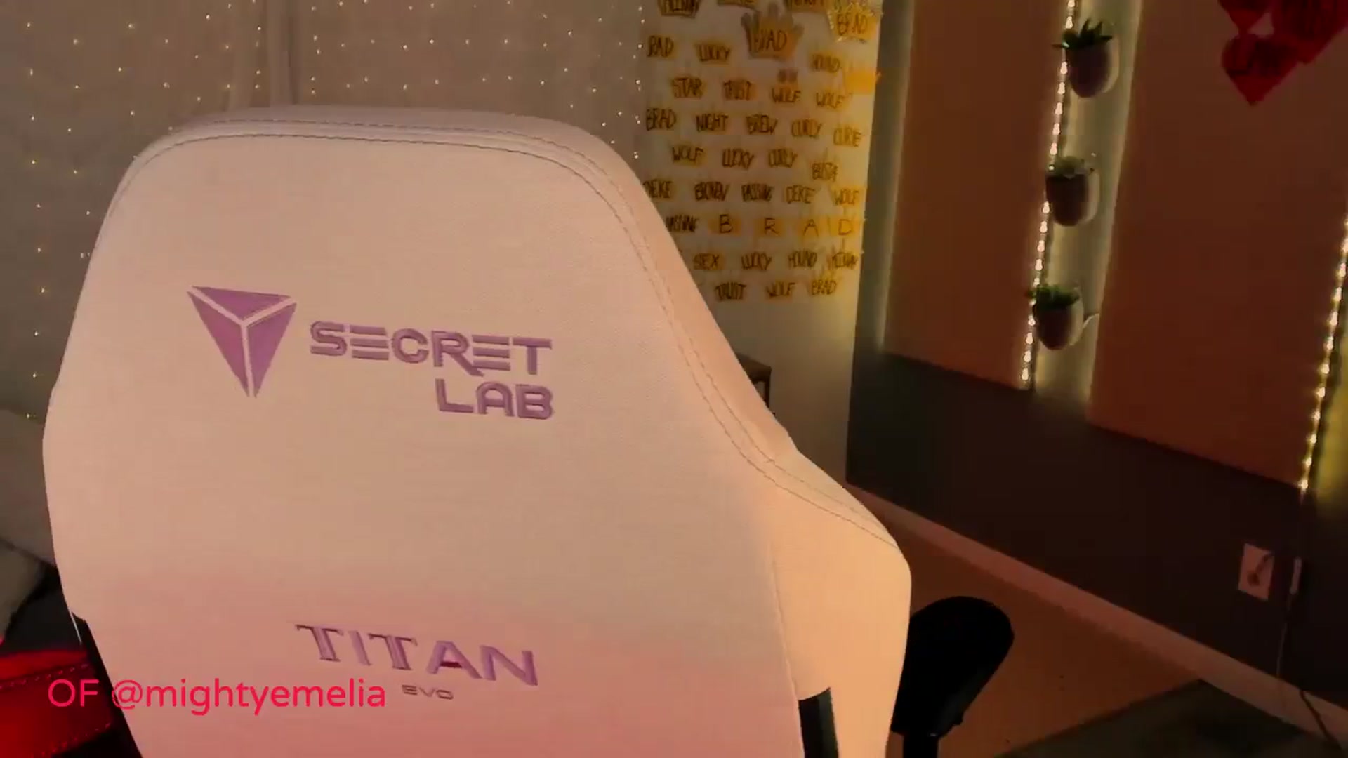 Gallery image thumbnail from MightyEmelia's myfreecams stream on, 02/04/2024, 04:26 image 18 of 20