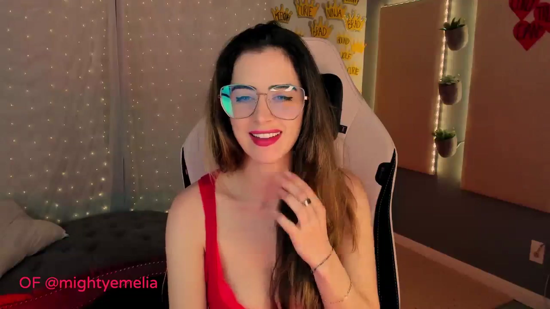 Gallery image thumbnail from MightyEmelia's myfreecams stream on, 02/07/2024, 03:22 image 18 of 20