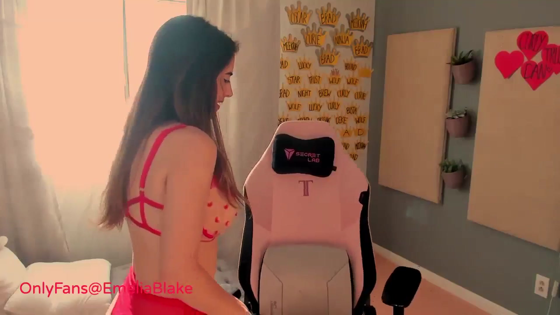 Gallery image thumbnail from MightyEmelia's myfreecams stream on, 02/15/2024, 01:38 image 4 of 20