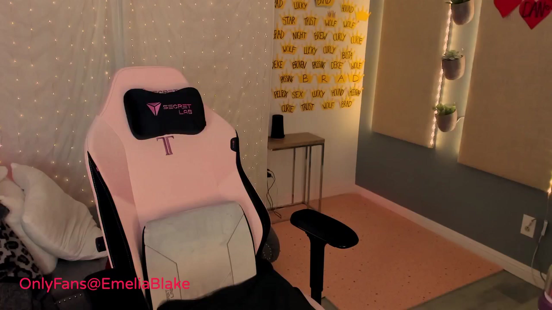 Gallery image thumbnail from MightyEmelia's myfreecams stream on, 02/16/2024, 04:36 image 2 of 20
