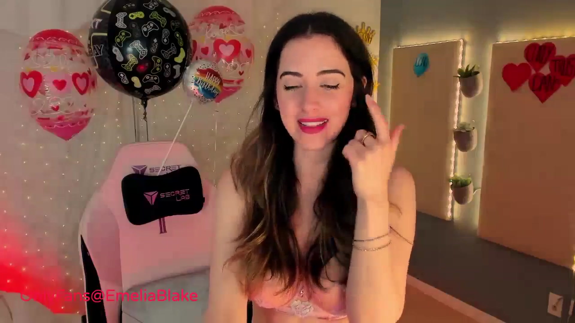 Gallery image thumbnail from MightyEmelia's myfreecams stream on, 02/18/2024, 04:46 image 4 of 20