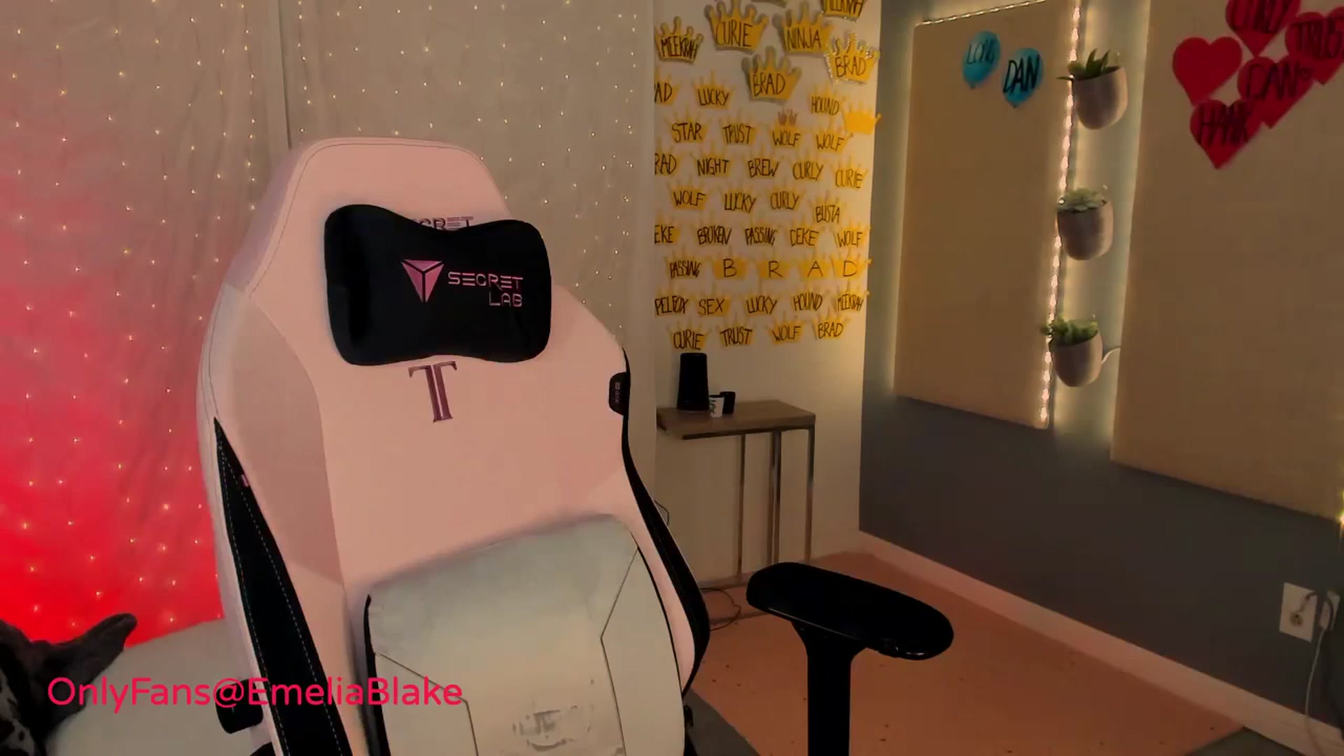 Gallery image thumbnail from MightyEmelia's myfreecams stream on, 02/23/2024, 03:43 image 14 of 20