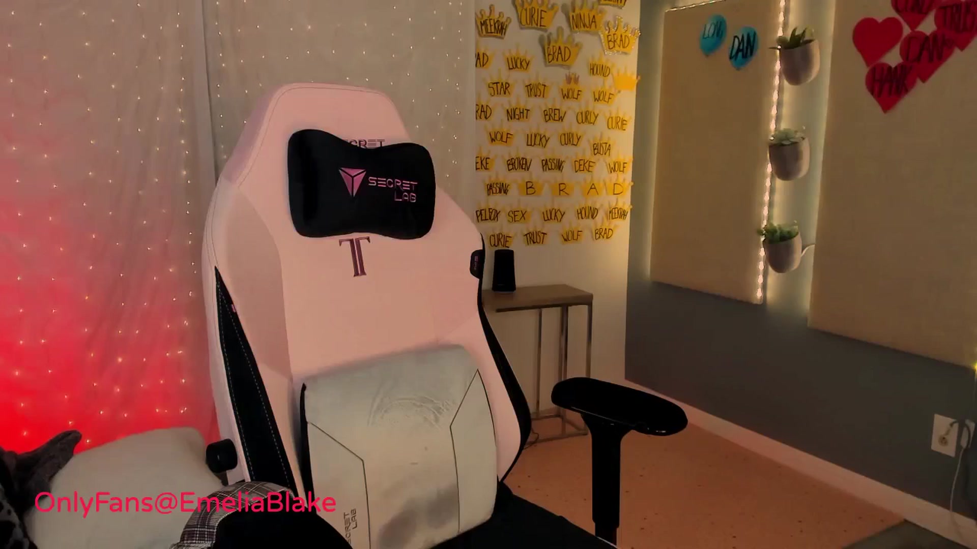Gallery image thumbnail from MightyEmelia's myfreecams stream on, 02/23/2024, 03:43 image 20 of 20