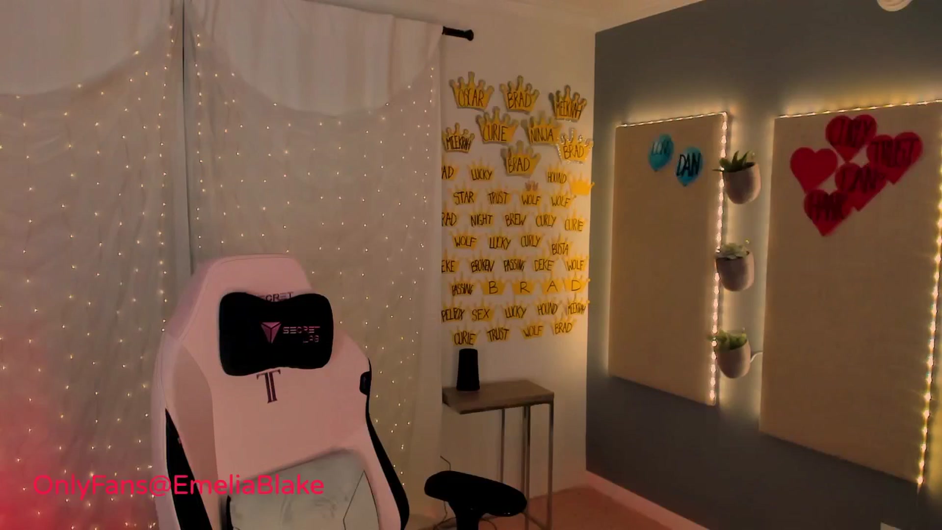 Gallery image thumbnail from MightyEmelia's myfreecams stream on, 02/23/2024, 05:03 image 13 of 20