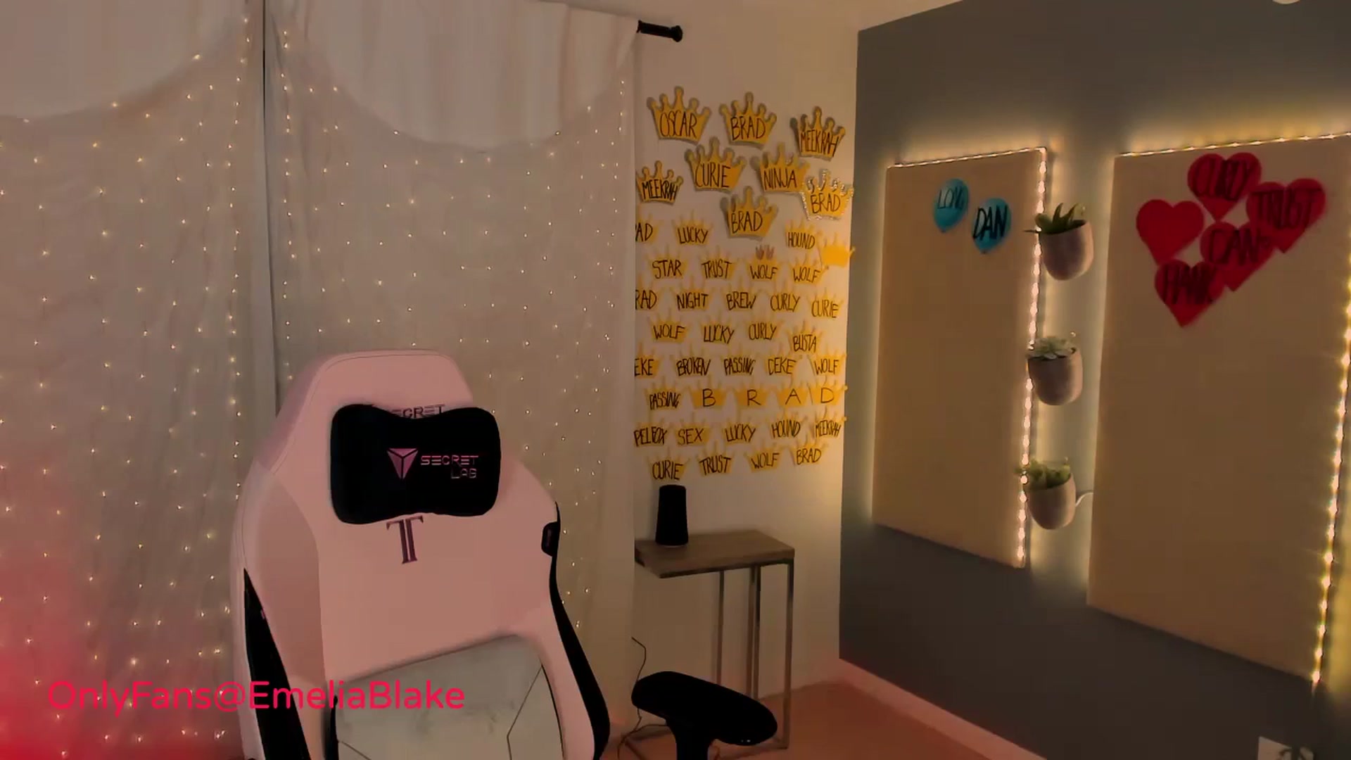 Gallery image thumbnail from MightyEmelia's myfreecams stream on, 02/23/2024, 05:03 image 7 of 20