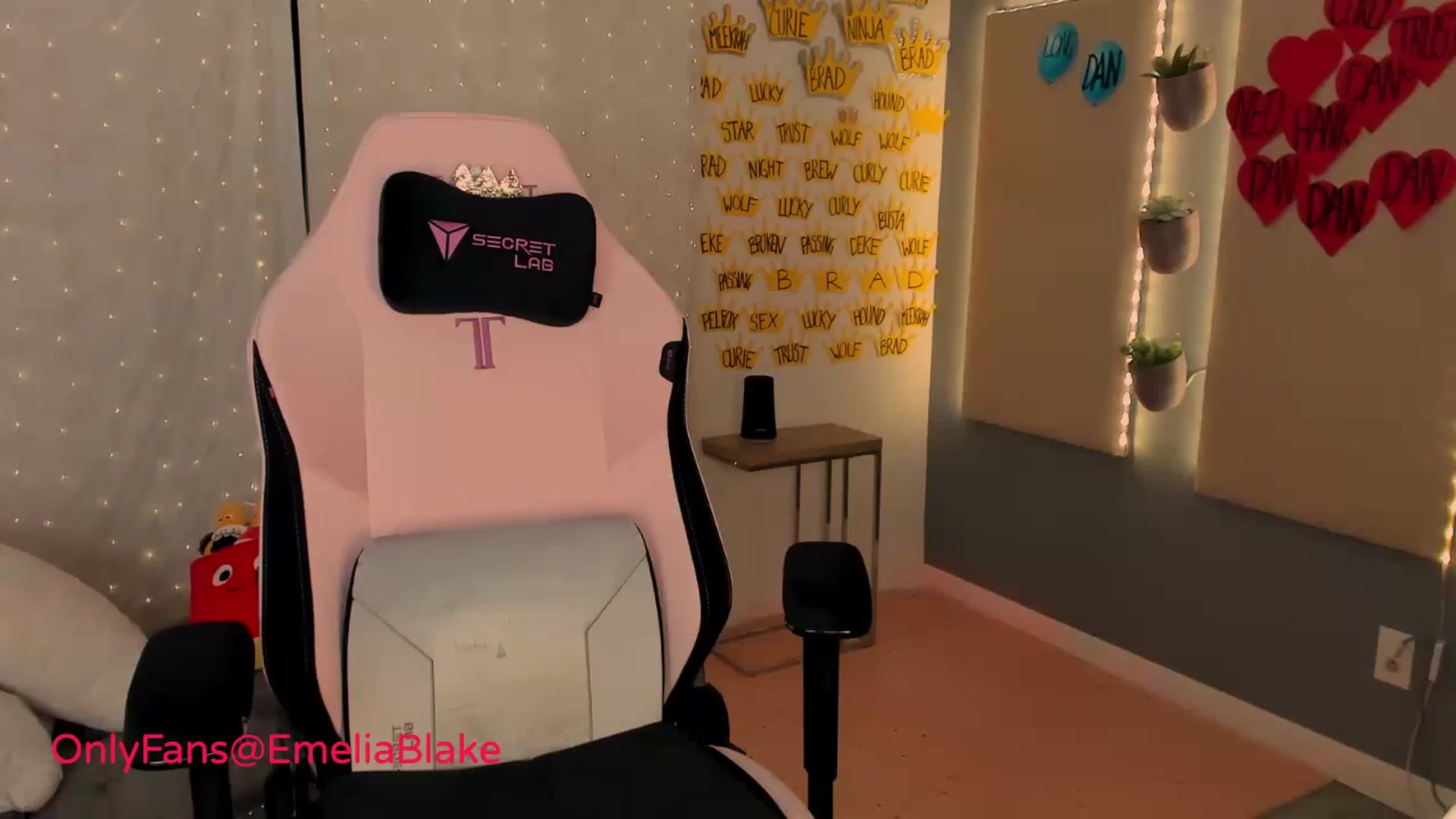 Gallery image thumbnail from MightyEmelia's myfreecams stream on, 03/03/2024, 05:42 image 15 of 20