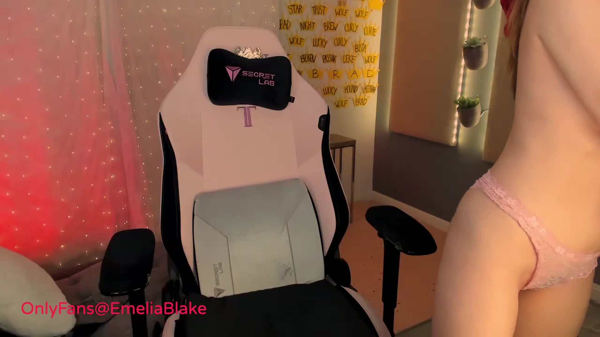 Gallery image thumbnail from MightyEmelia's myfreecams stream on, 03/10/2024, 04:52 image 20 of 20