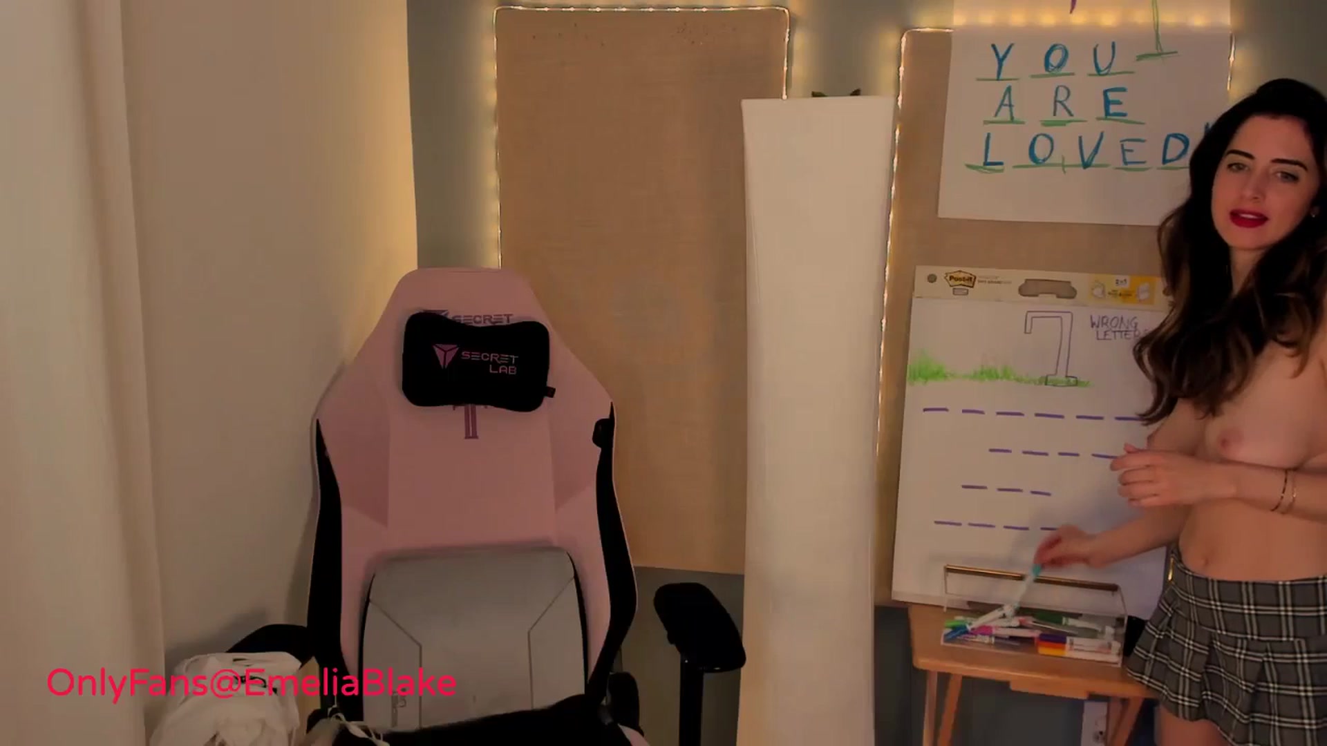 Gallery image thumbnail from MightyEmelia's myfreecams stream on, 03/17/2024, 06:33 image 8 of 20