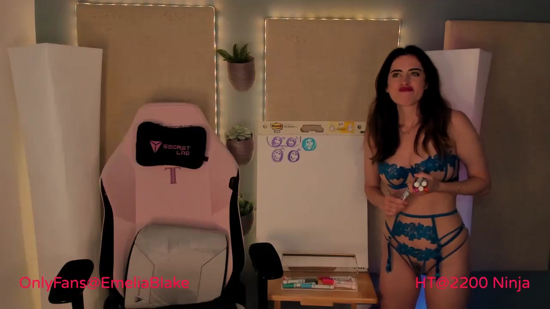 Gallery image thumbnail from MightyEmelia's myfreecams stream on, 03/29/2024, 01:37 image 12 of 20