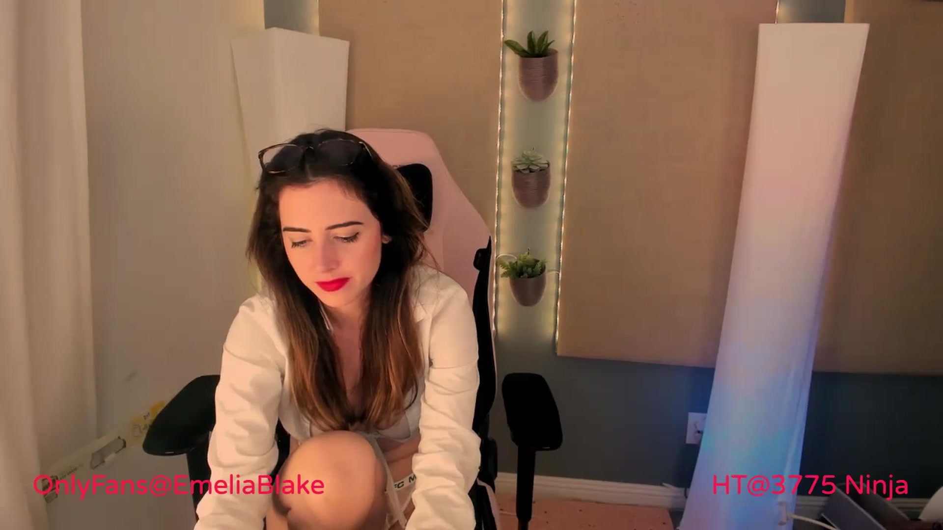 Gallery image thumbnail from MightyEmelia's myfreecams stream on, 04/07/2024, 04:13 image 4 of 20
