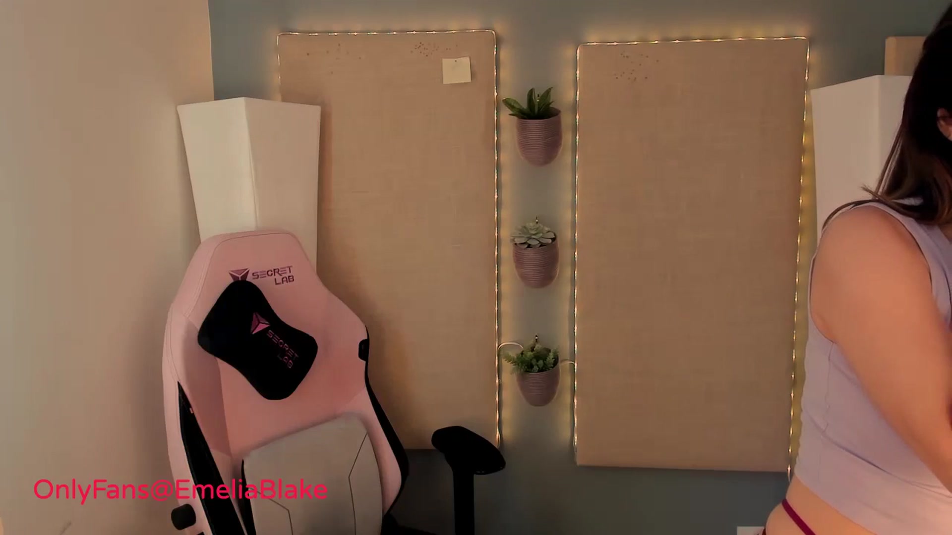 Gallery image thumbnail from MightyEmelia's myfreecams stream on, 04/24/2024, 24:01 image 13 of 20